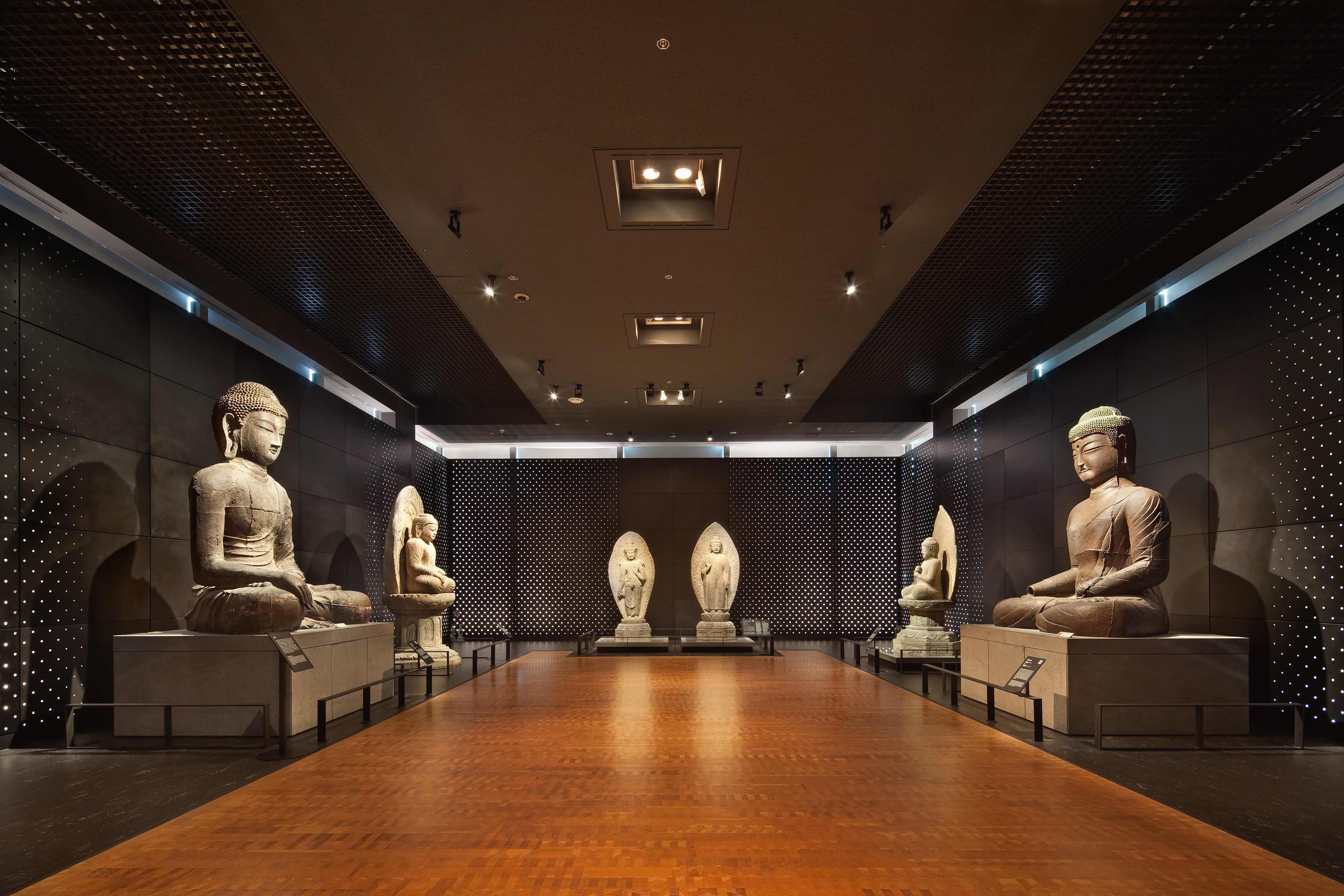 National Museum of Korea0 : A view of Buddhist relics in the exhibition room of the National Museum of Korea