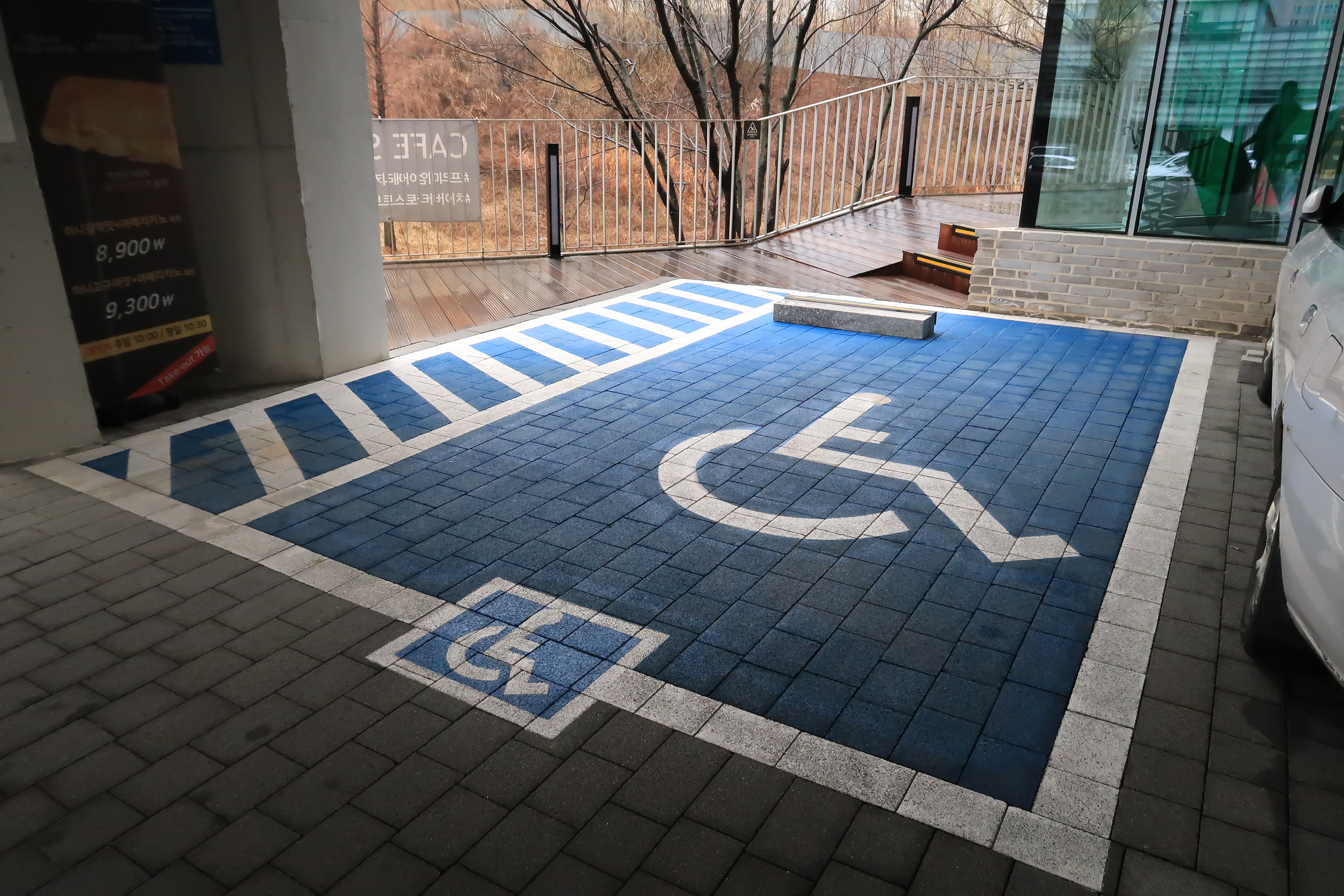 Accessible Parking Lot0 : A view of the ground parking lot at the Savina Museum of Art