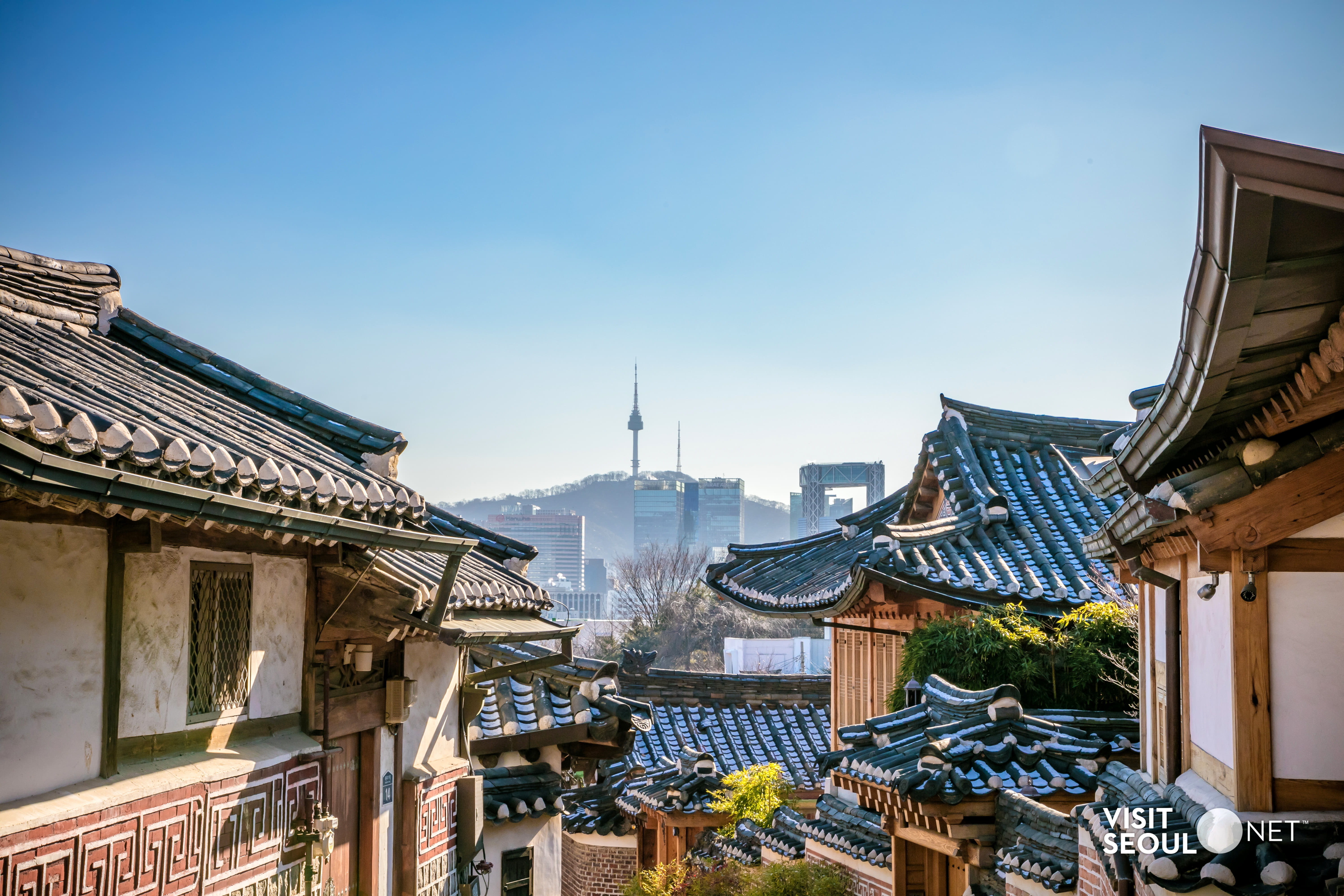 Bukchon Hanok Village3 : The view of the hanok village with N Seoul Tower in the background and the crowded hanok