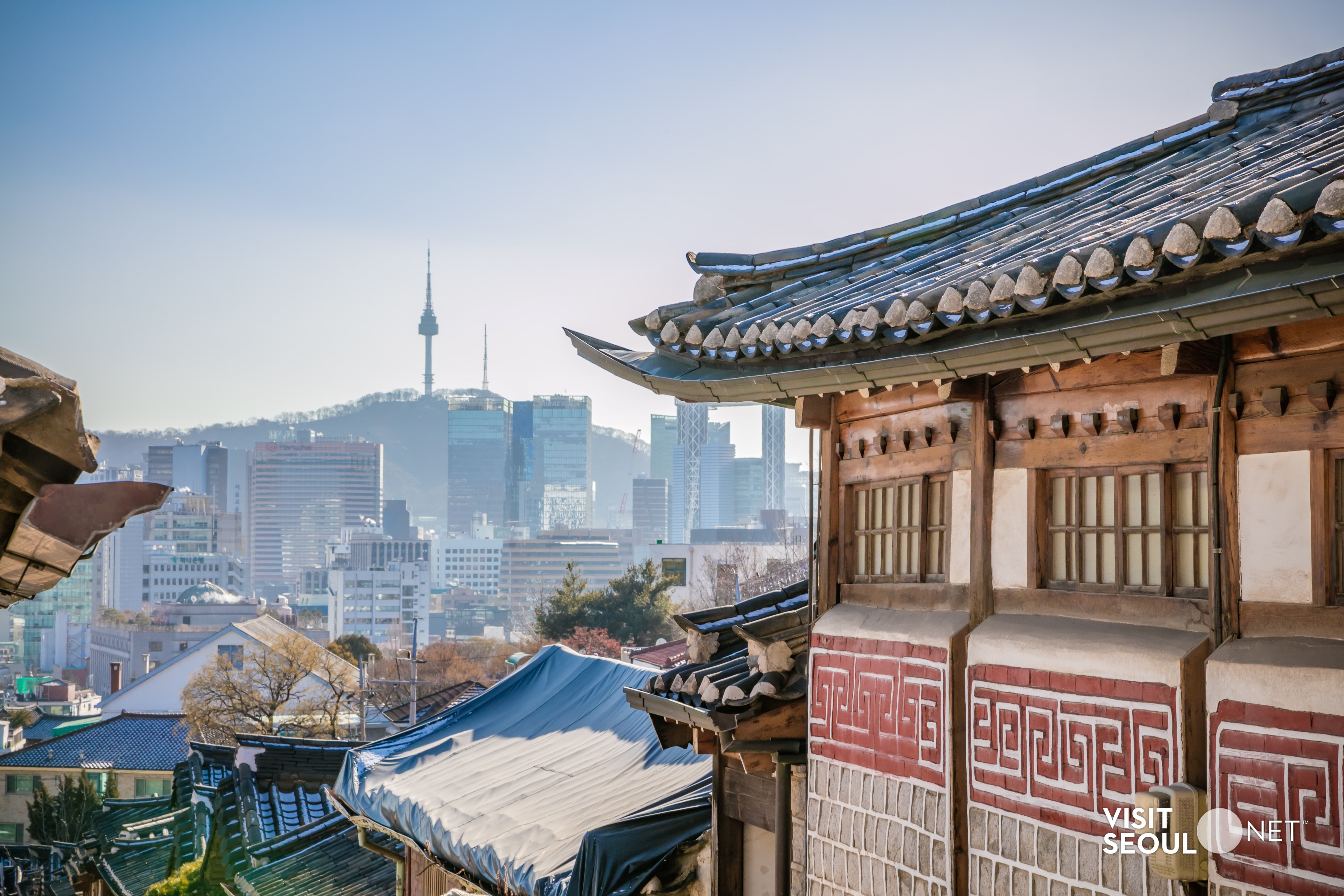 Bukchon Hanok Village5 : View of the village with Namsan Seoul Tower at the back
