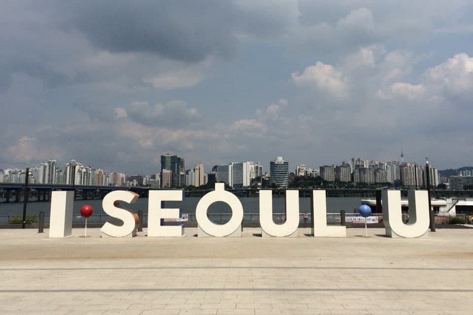 Yeouido Hangang Park2 : A sculpture with Seoul brand slogan 