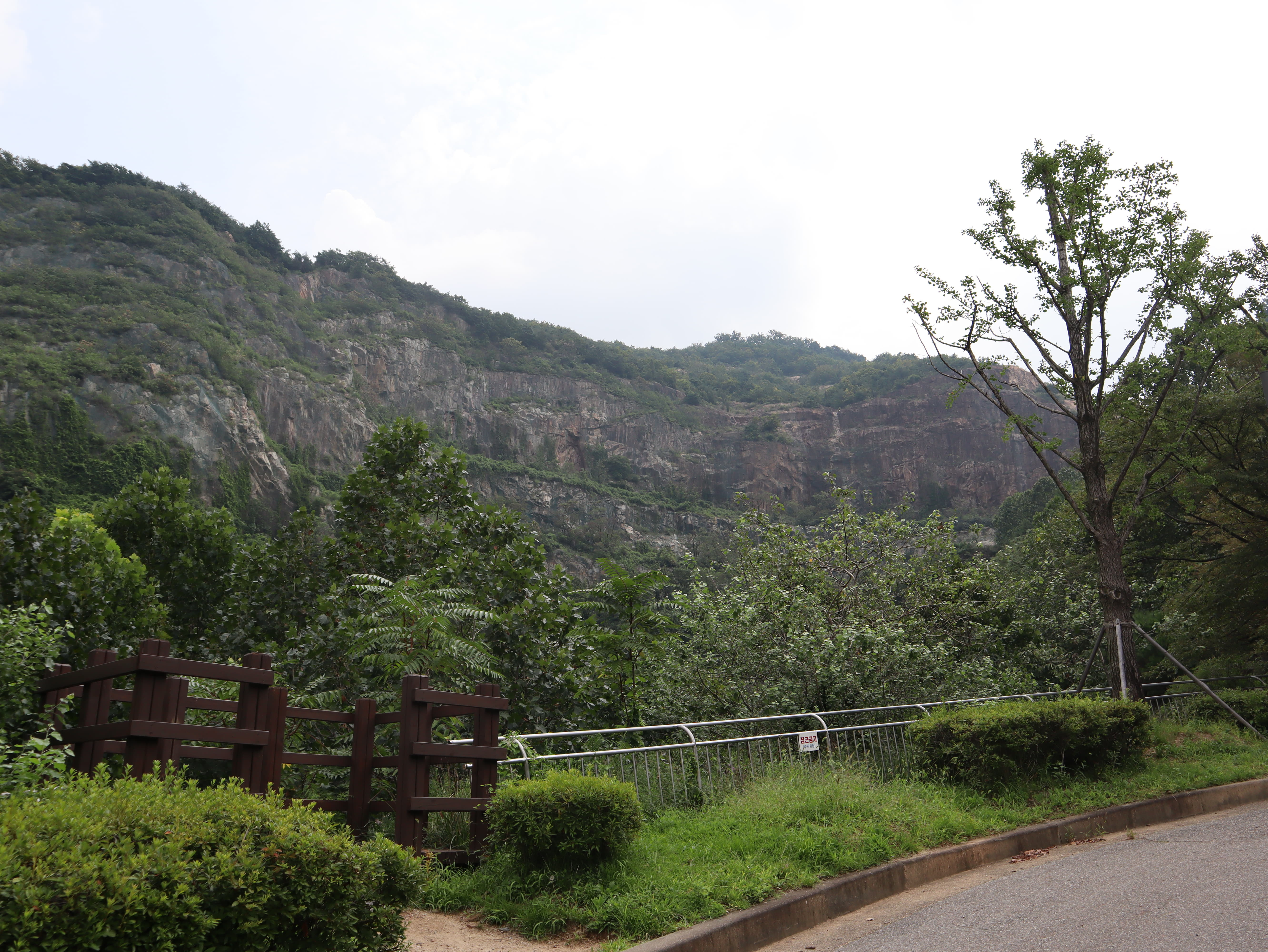 용마폭포공원1 : 용마폭포공원 외부 전경