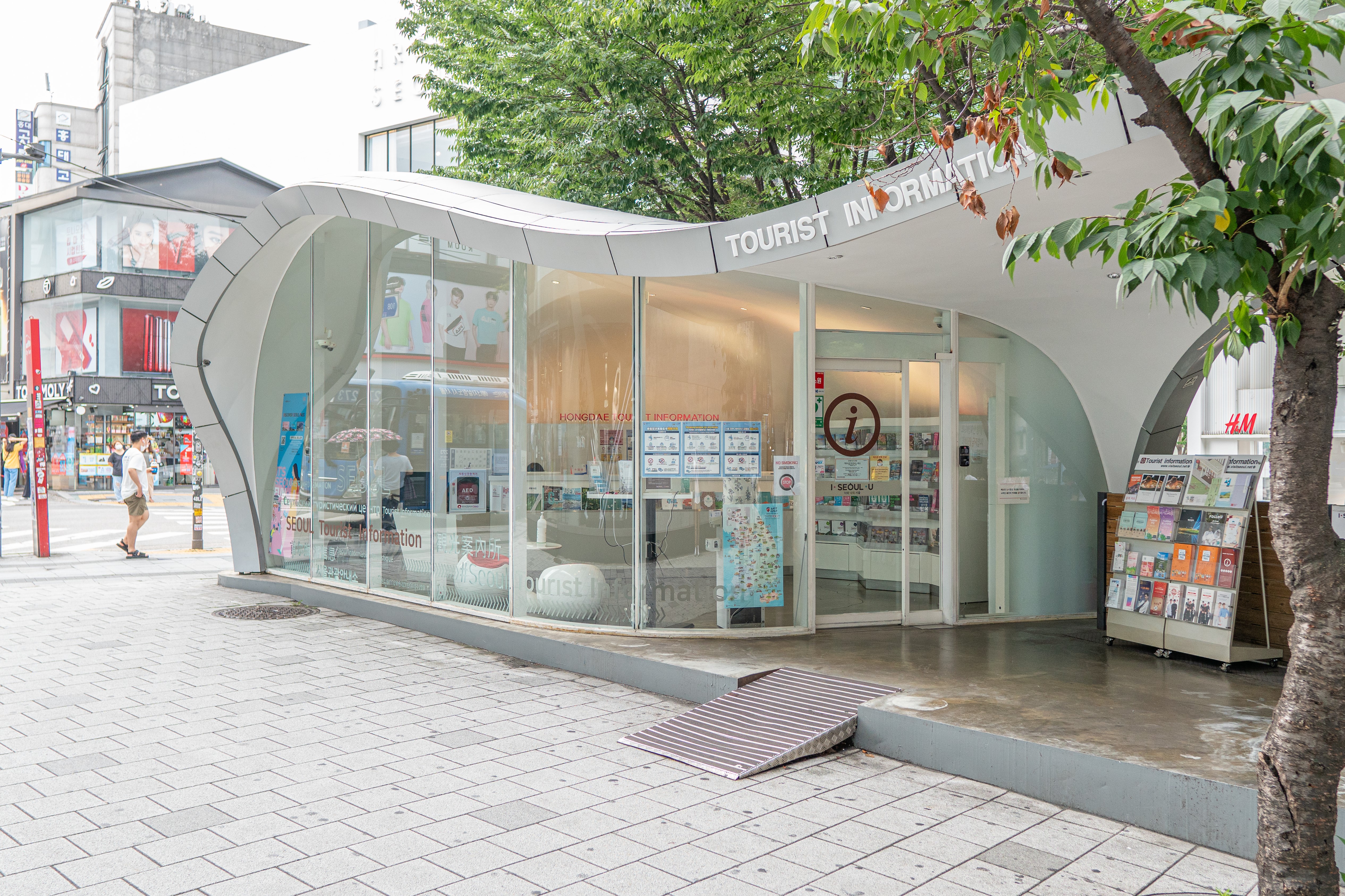 Hongdae Tourist Information 0 : All-glass Hongik University Tourist Information Center with a distinctive design