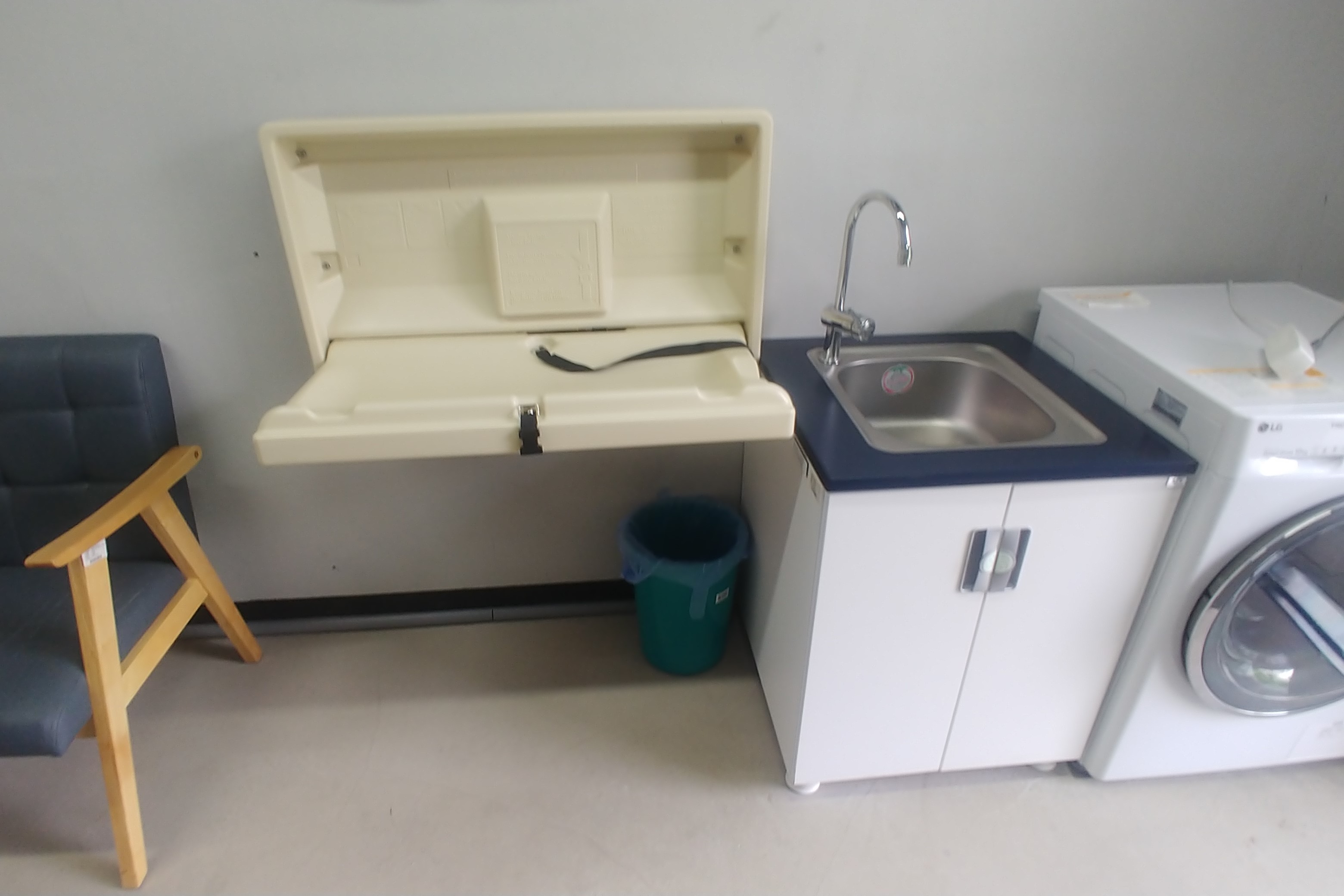 Facilities for expecting mothers and children0 : Diaper changing stations installed inside the nursing rooms with sink and washing machine