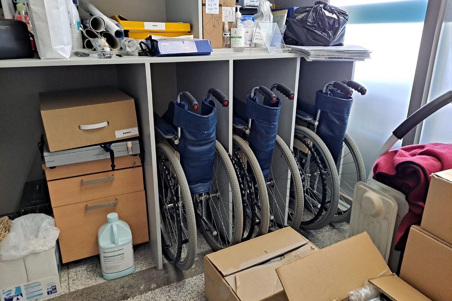 안내데스크/안내판0 : 백범김구기념관 내부에 구비된 휠체어 대여소