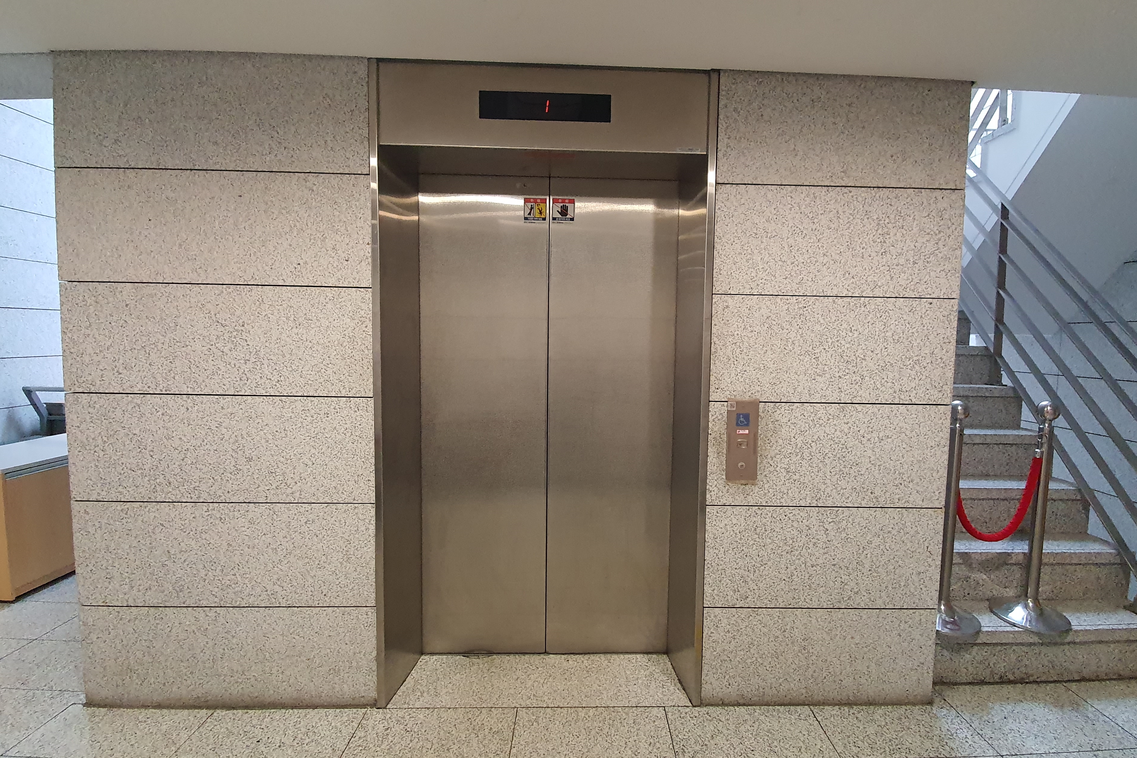 엘리베이터0 : 백범김구기념관 엘리베이터 전경