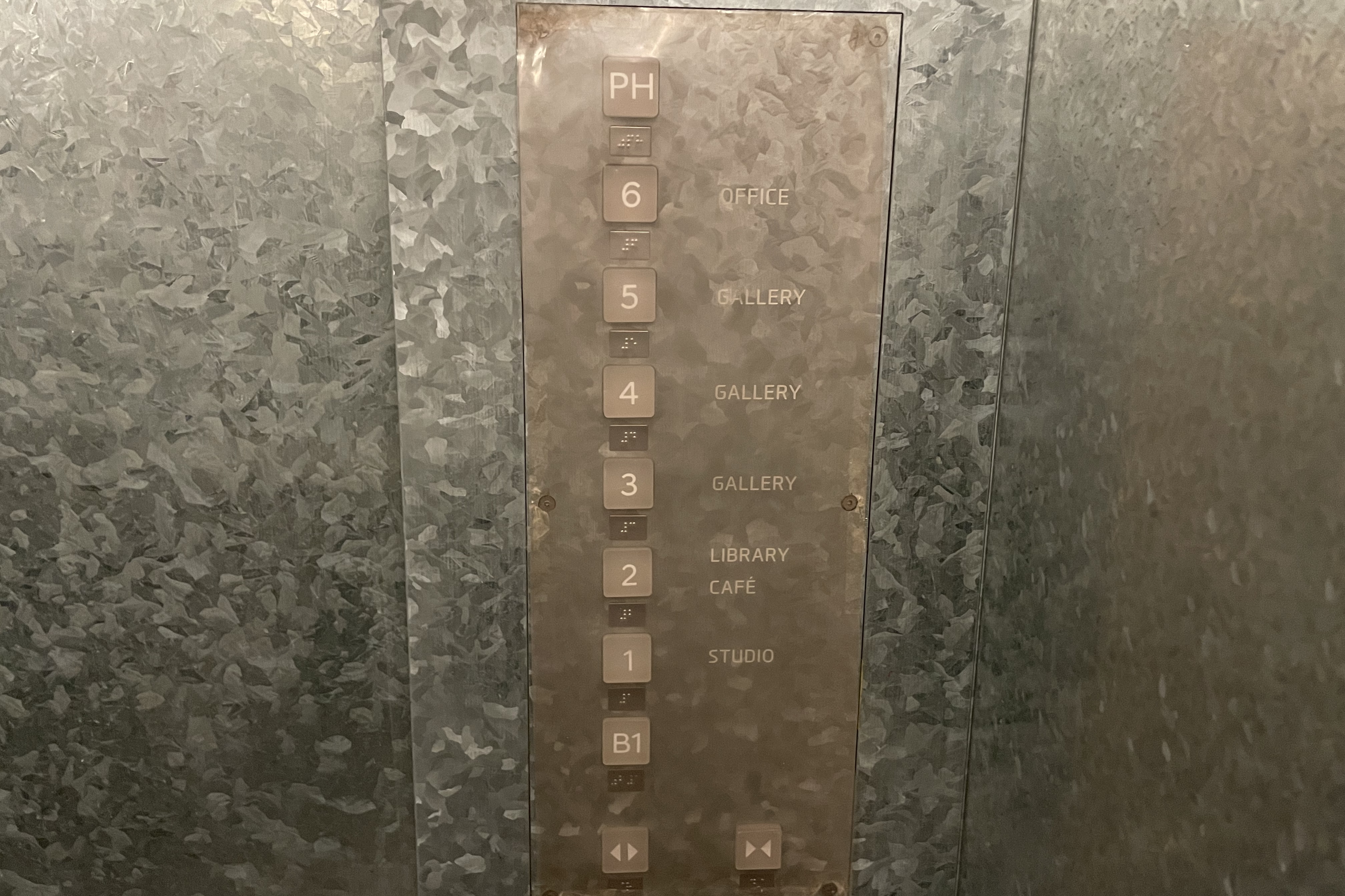 엘리베이터0 : 현대모터스튜디오 엘리베이터 내부