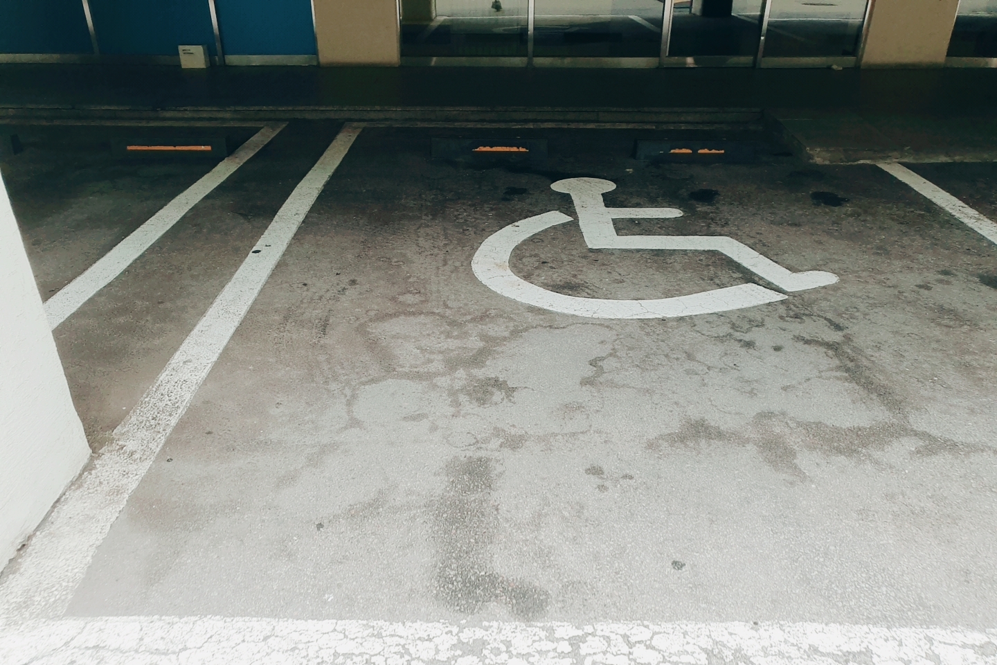 장애인 주차장0 : 브라운에비뉴 장애인주차장 전경