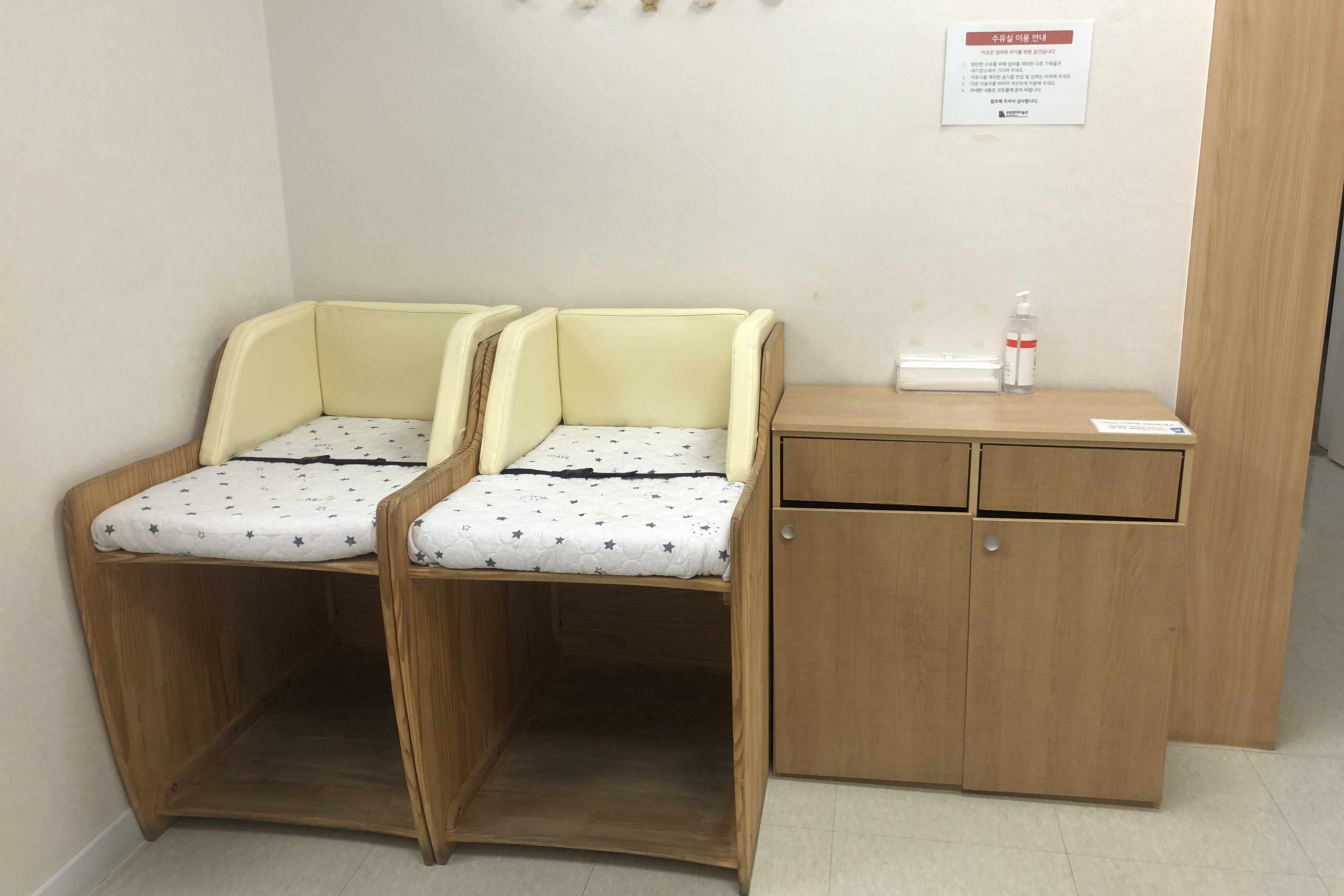 임산부 및 유아휴게공간0 : 국립현대미술관서울관 수유실 내부에 설치되어있는 기저귀교환대