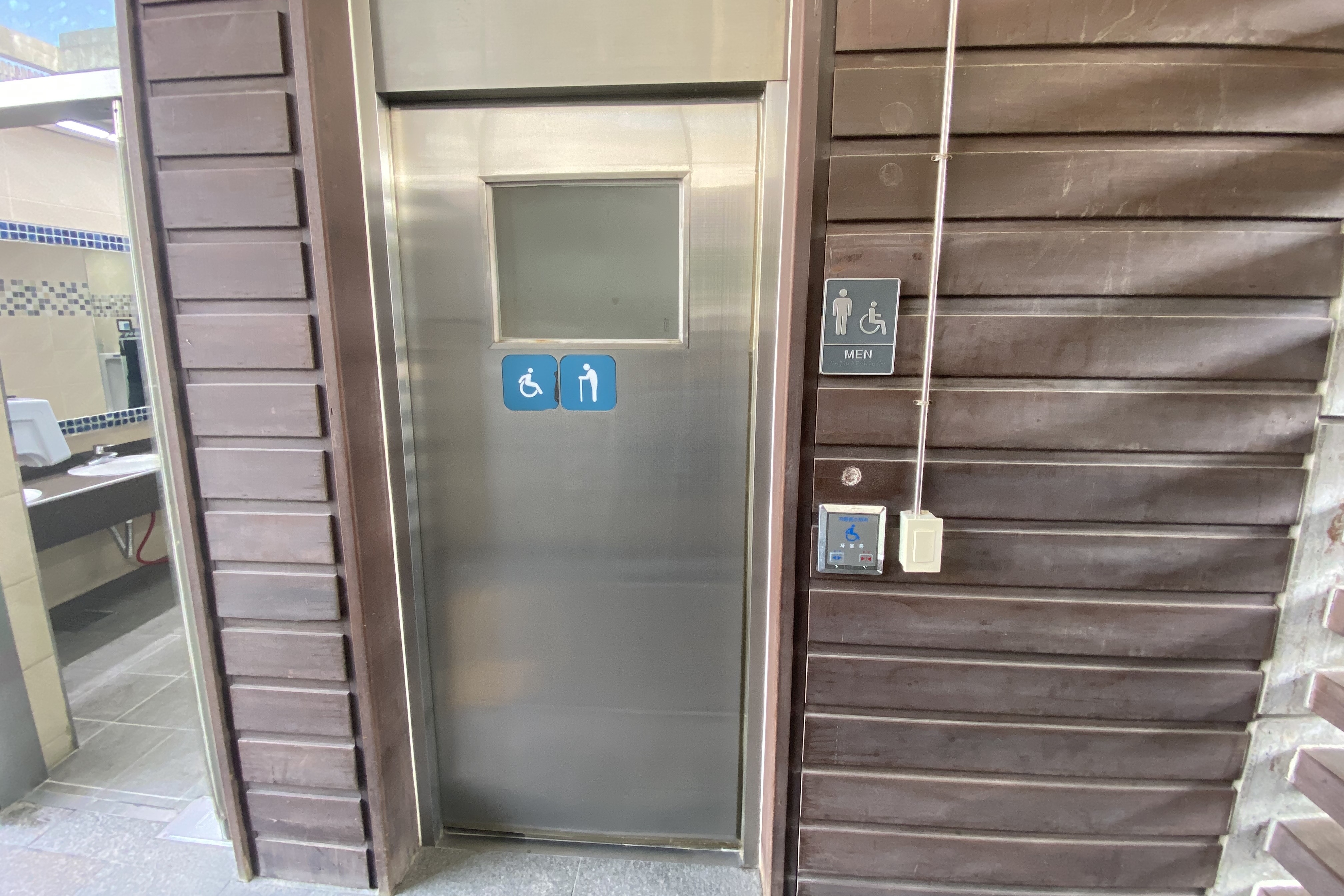 Accessible restroom0 : Exterior view of the accessible restroom 