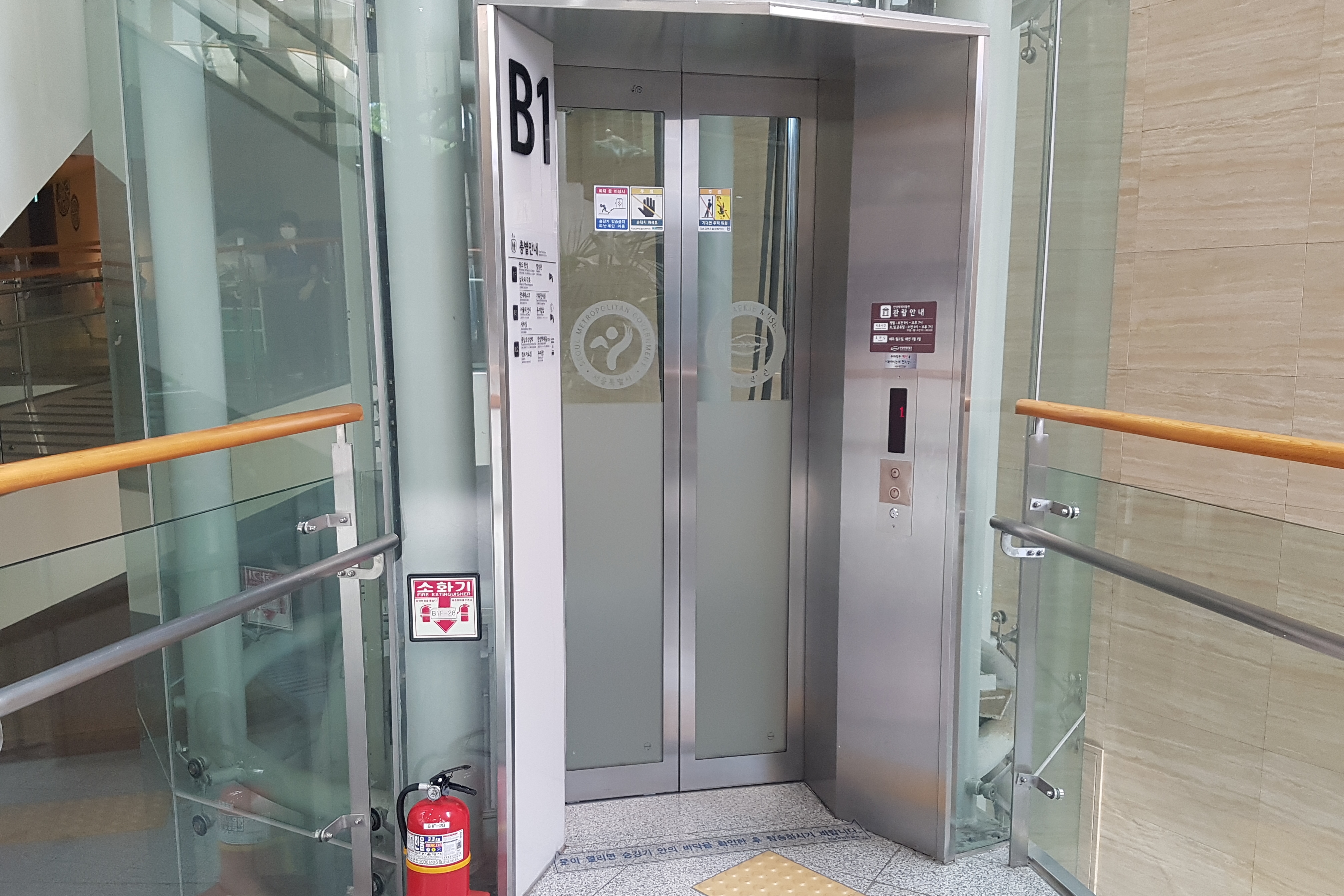 Elevator0 : Seoul Hanseong Baekje Museum's elevators