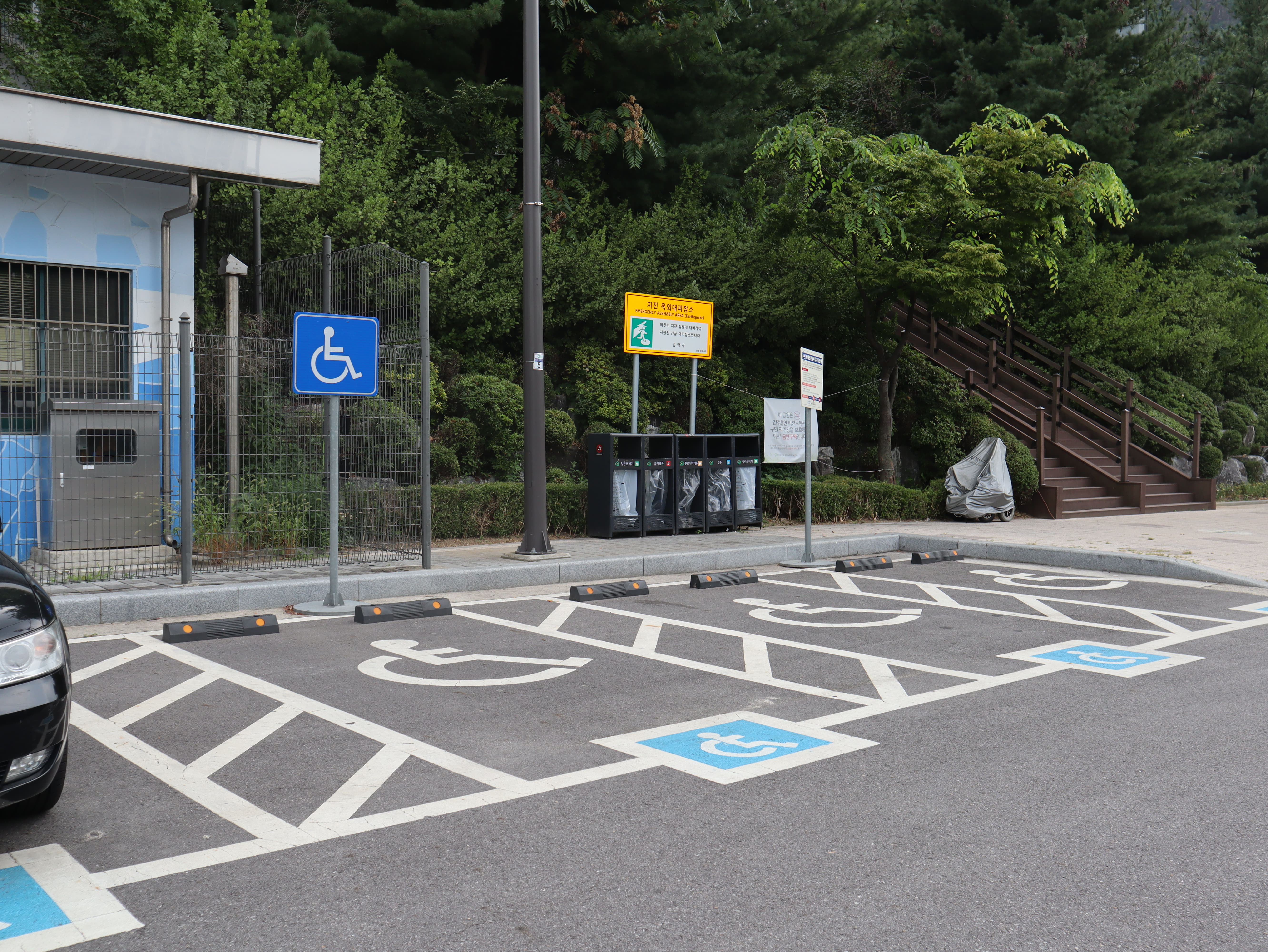 장애인 주차장0 : 용마폭포공원 장애인 전용 주차구역 전경