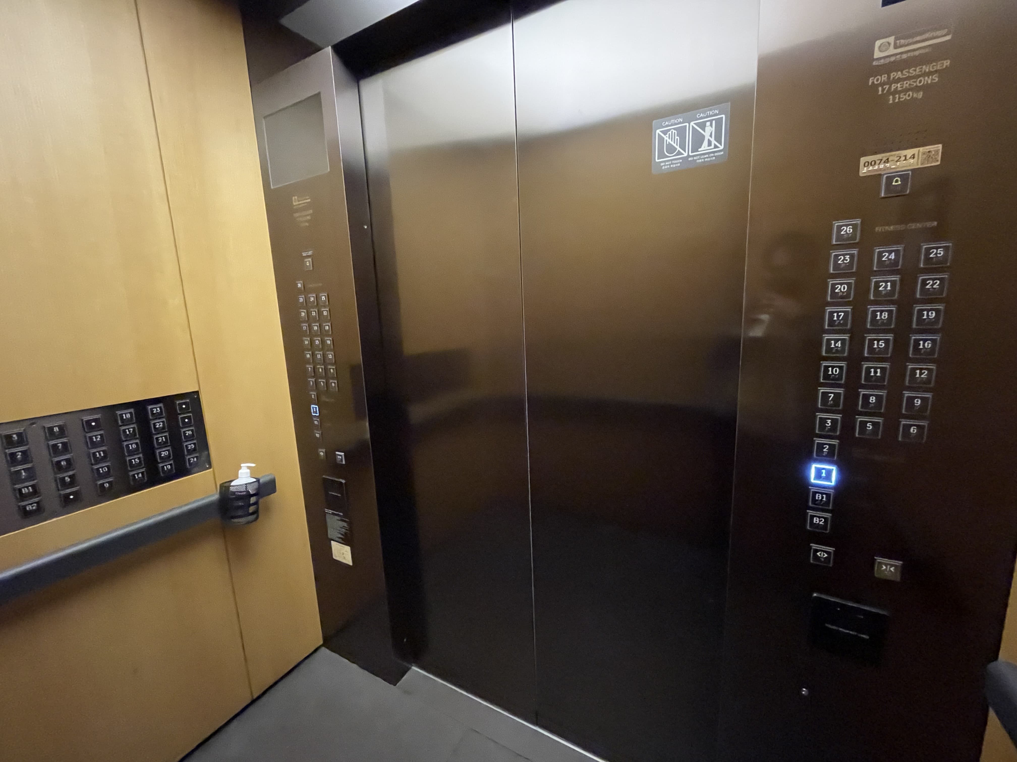 장애인 엘리베이터0 : 신라스테이 마포 장애인 엘리베이터 내부
