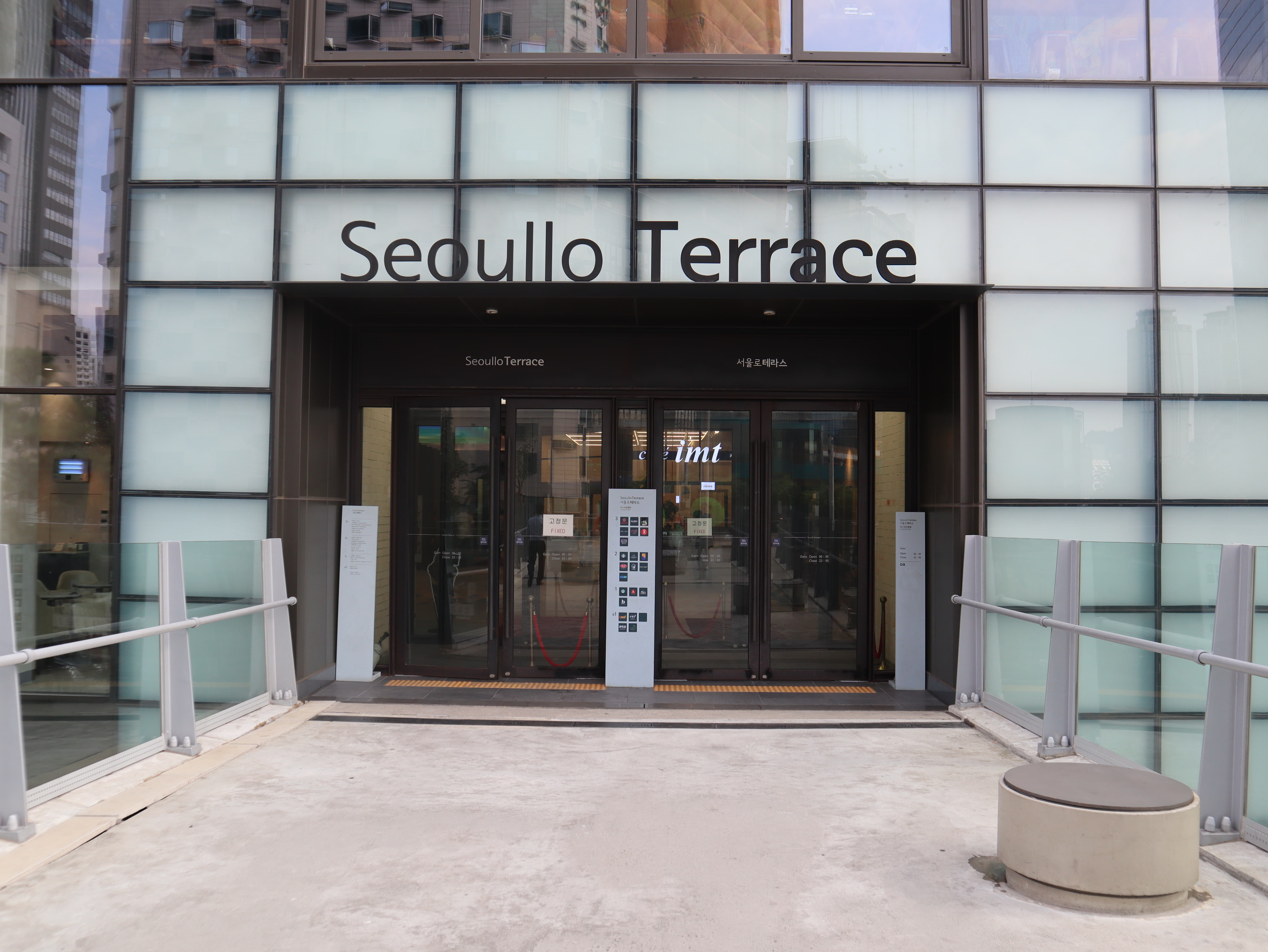 Parking lots0 : Entry to Seoullo Terrace at  Seoullo 7017