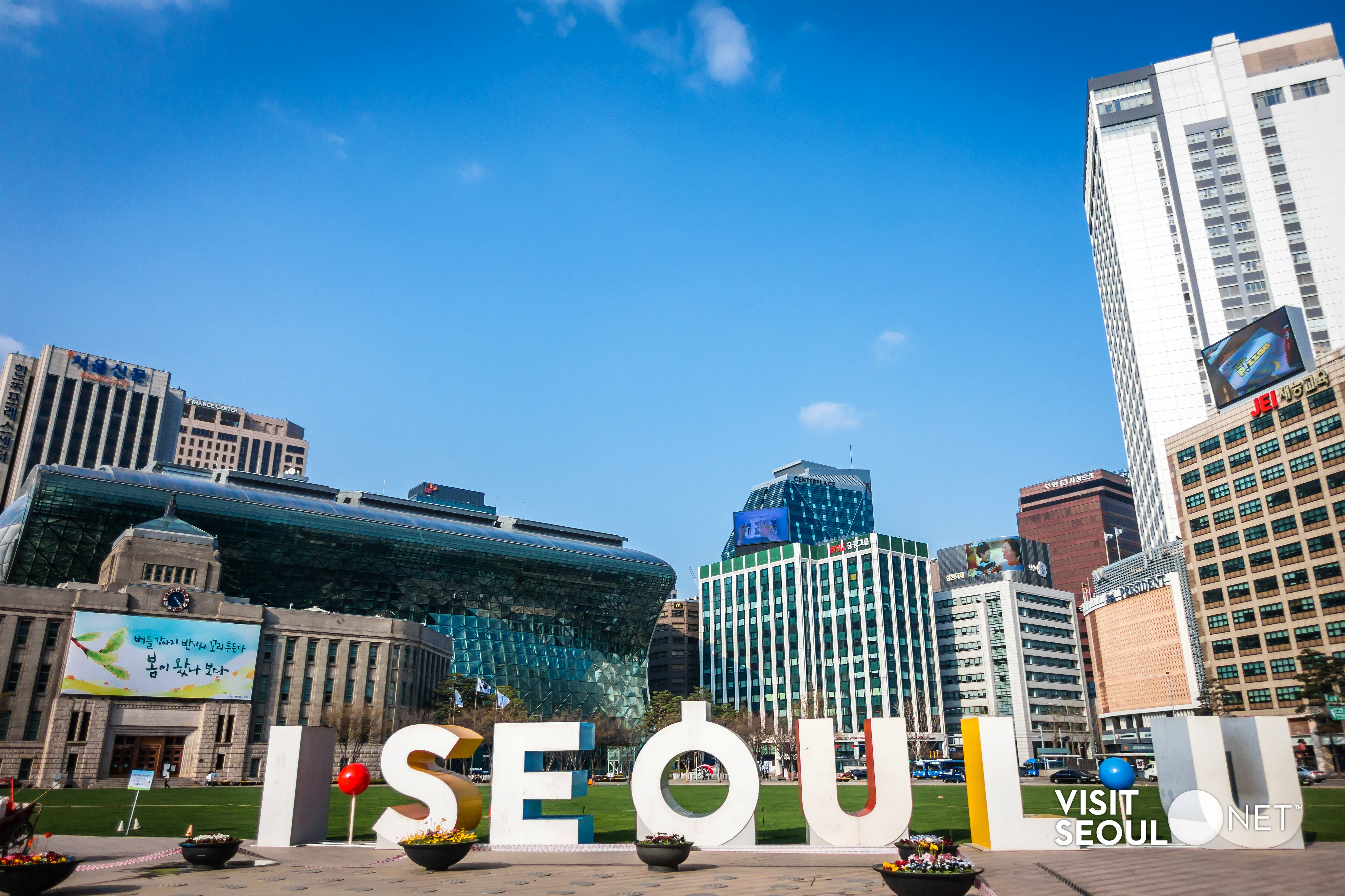 Seoul Metropolitan Library0 : A view of the Seoul Metropolitan Library from the Seoul Plaza

