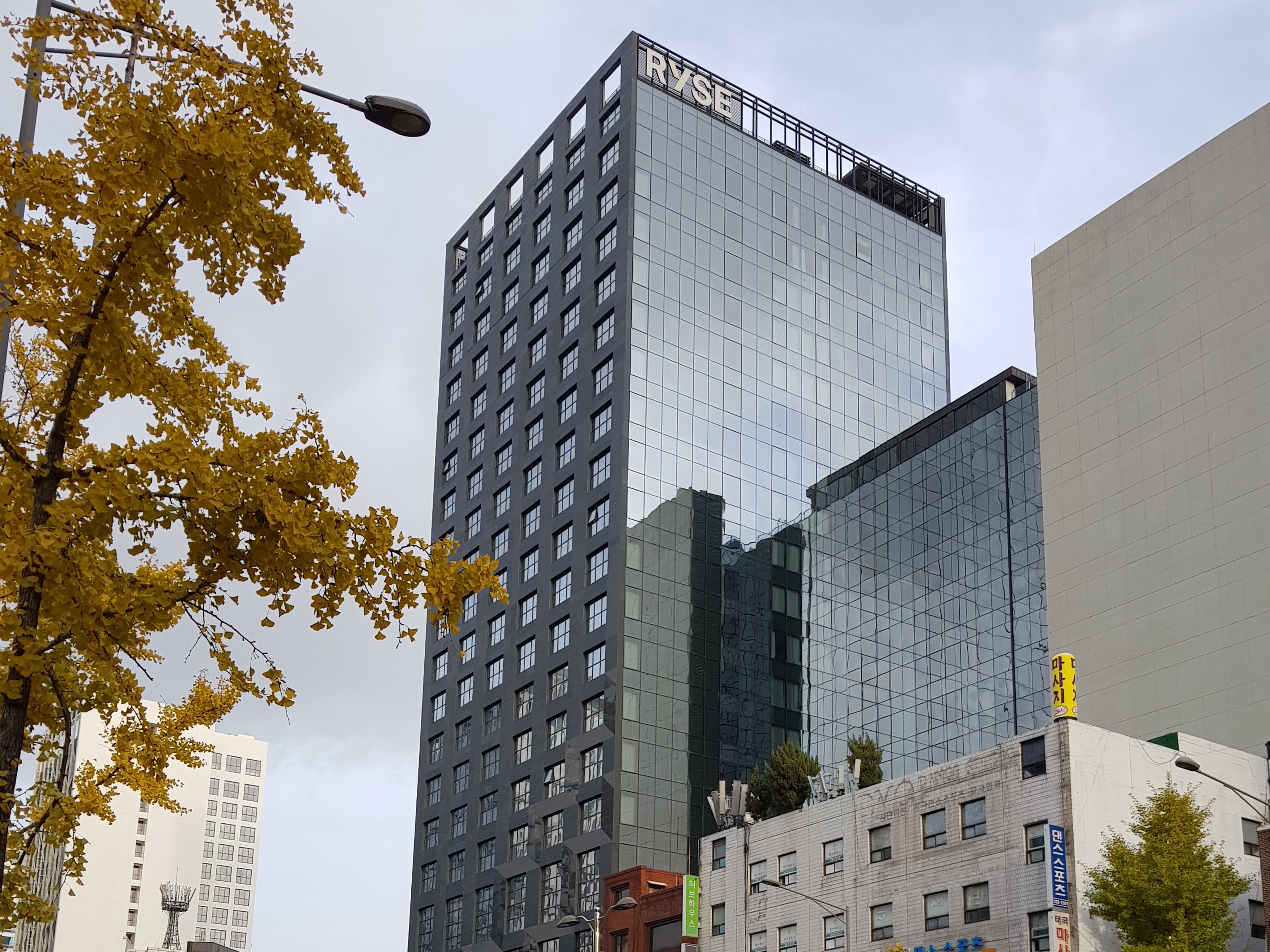 RYSE, Autograph Collection by Marriott0 : A View of the hotel building from Hongdae Station Intersection