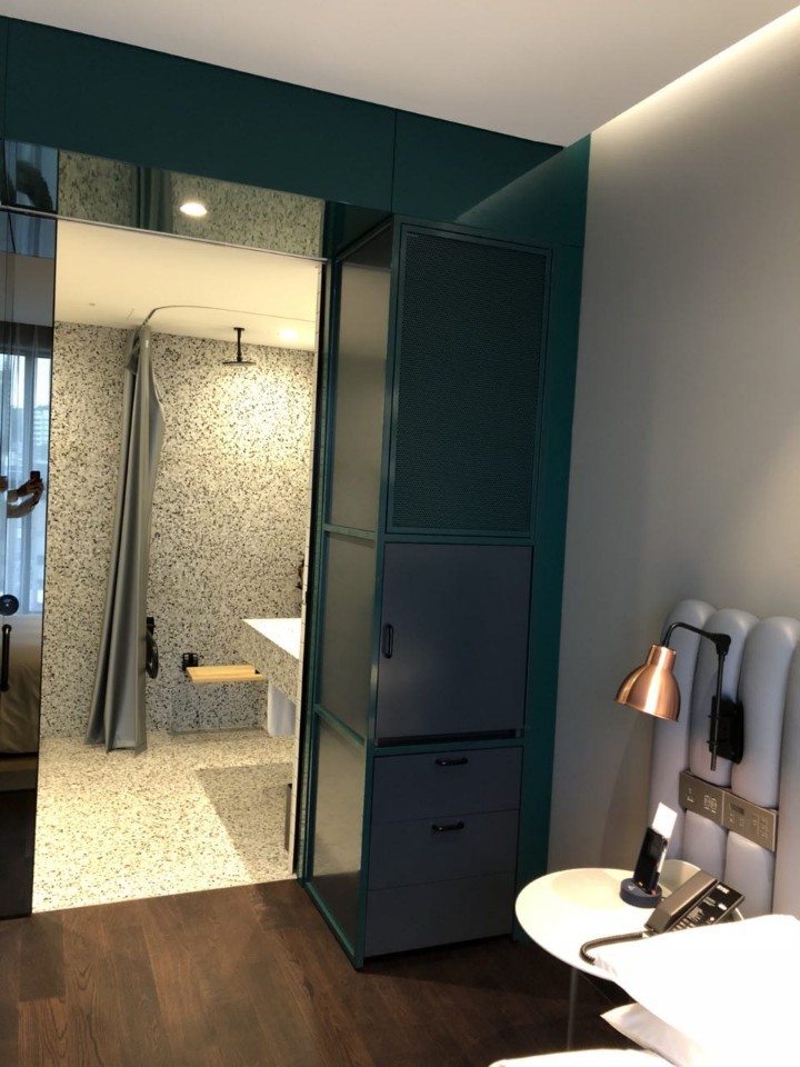 Roll-in shower in the guestrom0 : A view of the bathroom from accessible guestroom