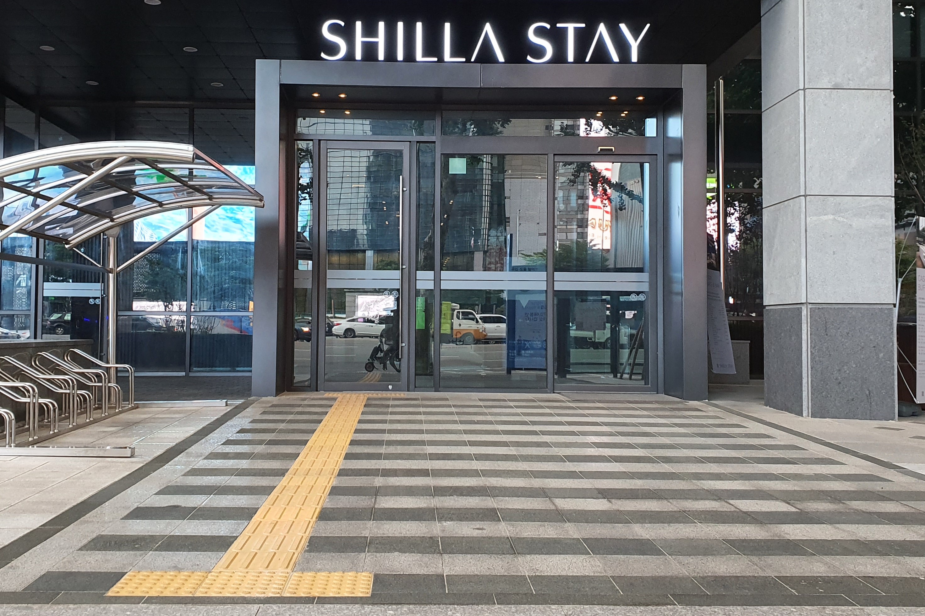 Shilla Stay Samsung1 : Main entrance of the hotel