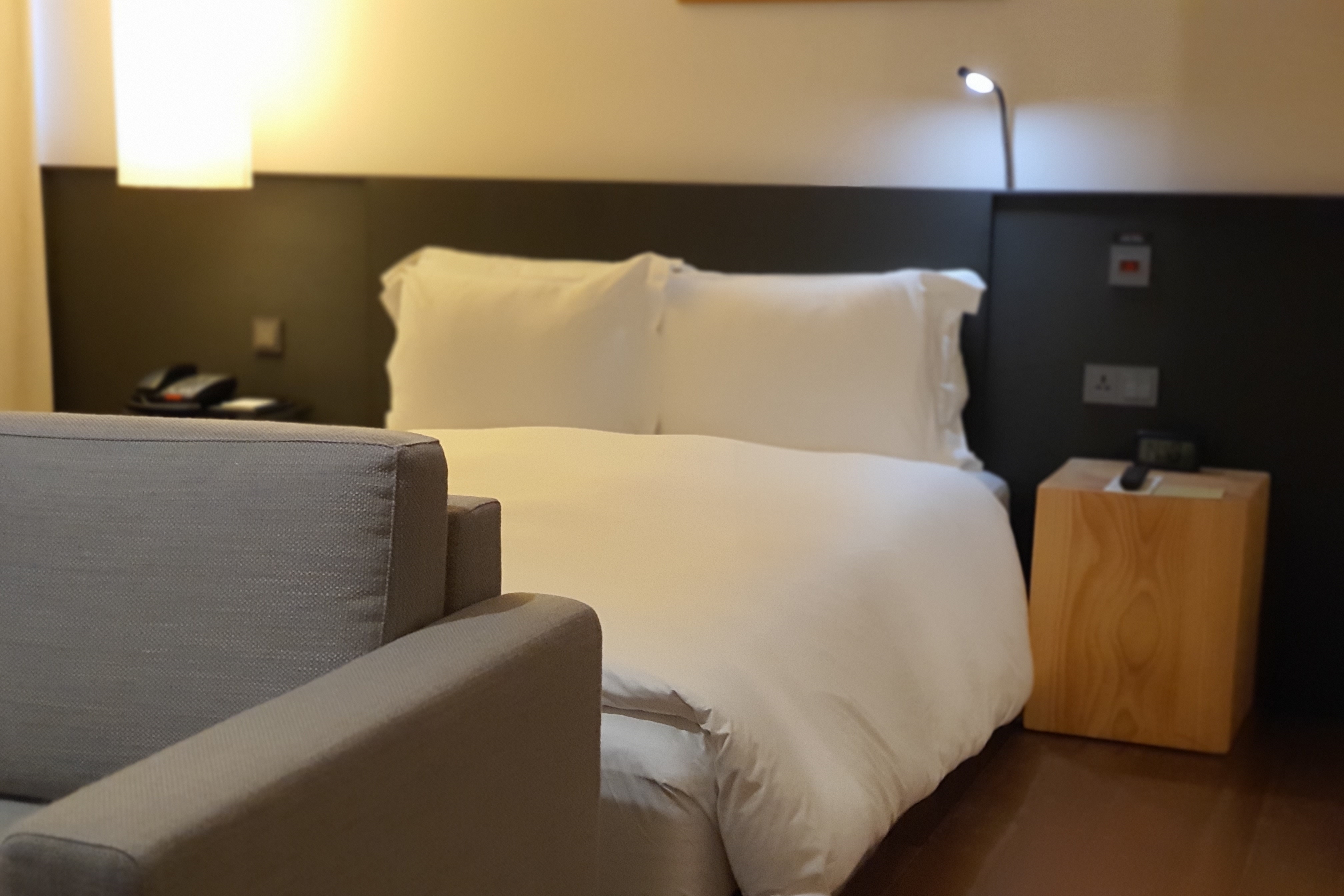 Accessible guestroom0 : Clean and cozy guestroom