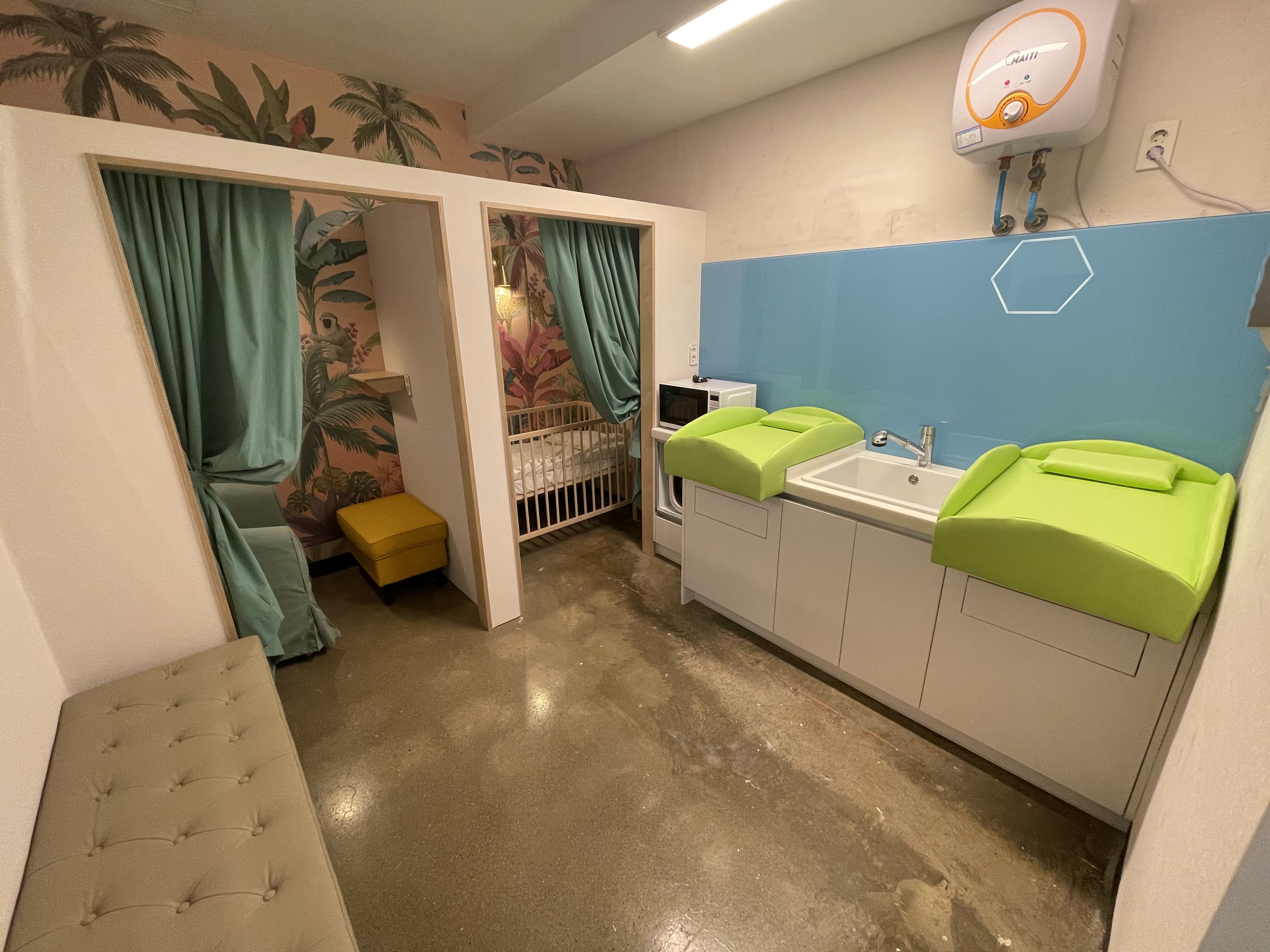 Nursing room 0 : A spacious nursing room with a diaper changing station and baby bed
