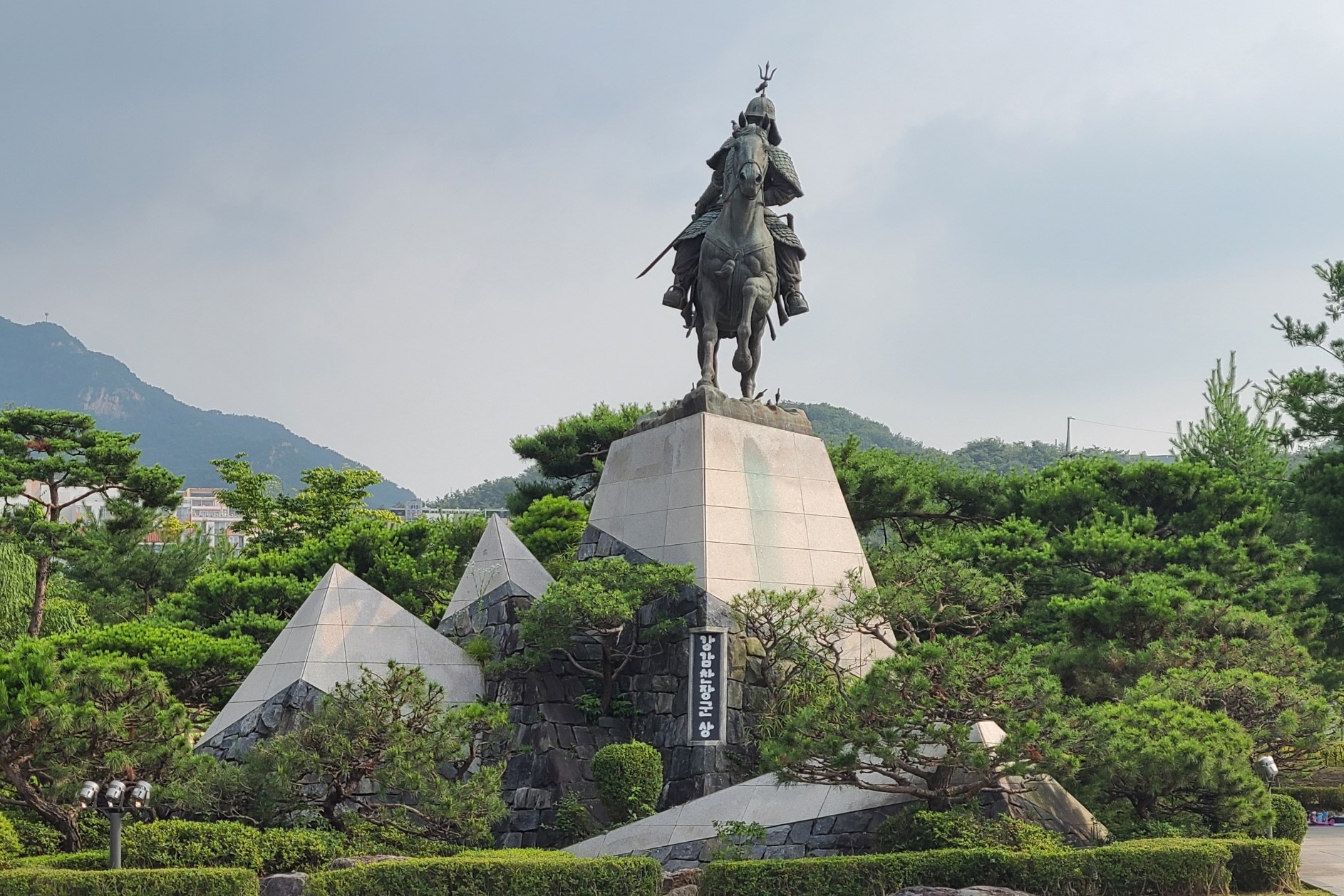 Gwanaksan Mountain Nakseongdae Park1 : Statue of General Kang Gam-chan in Nakseongdae Park