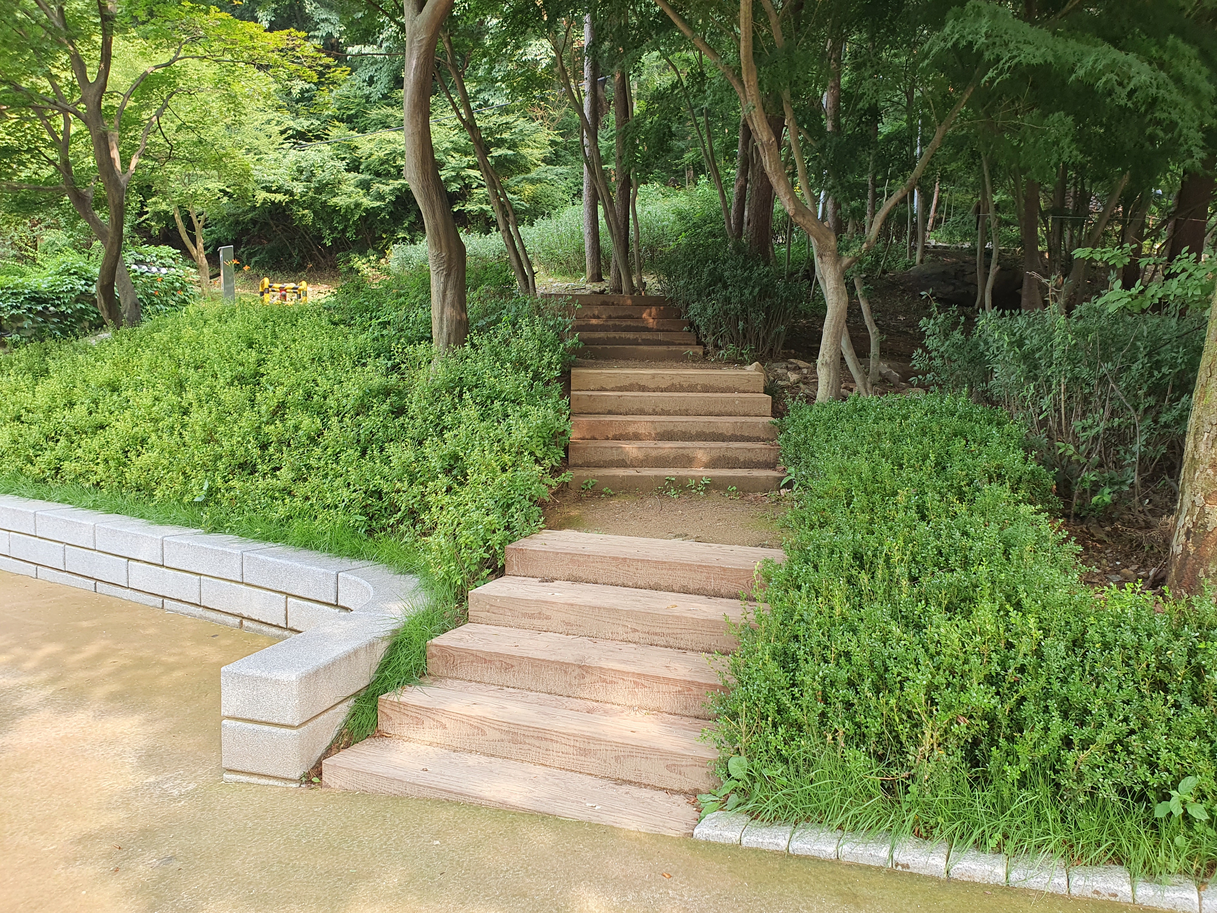 Entryway and Main entrance0 : Entryway to Nakseongdae Park that has stairways