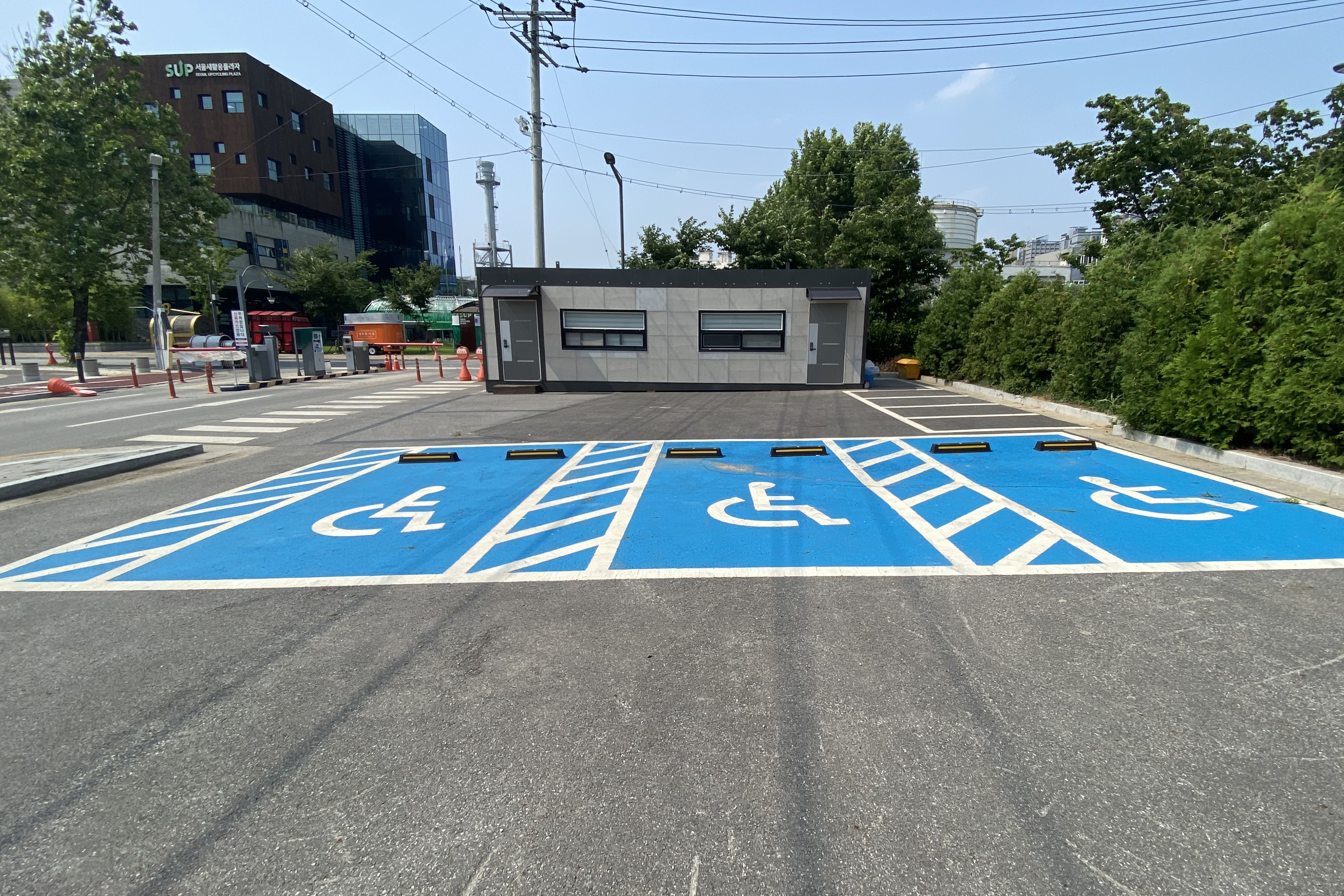 Accessible parking lots0 : Accessible parking lots in Seoul Sewerage Science Museum