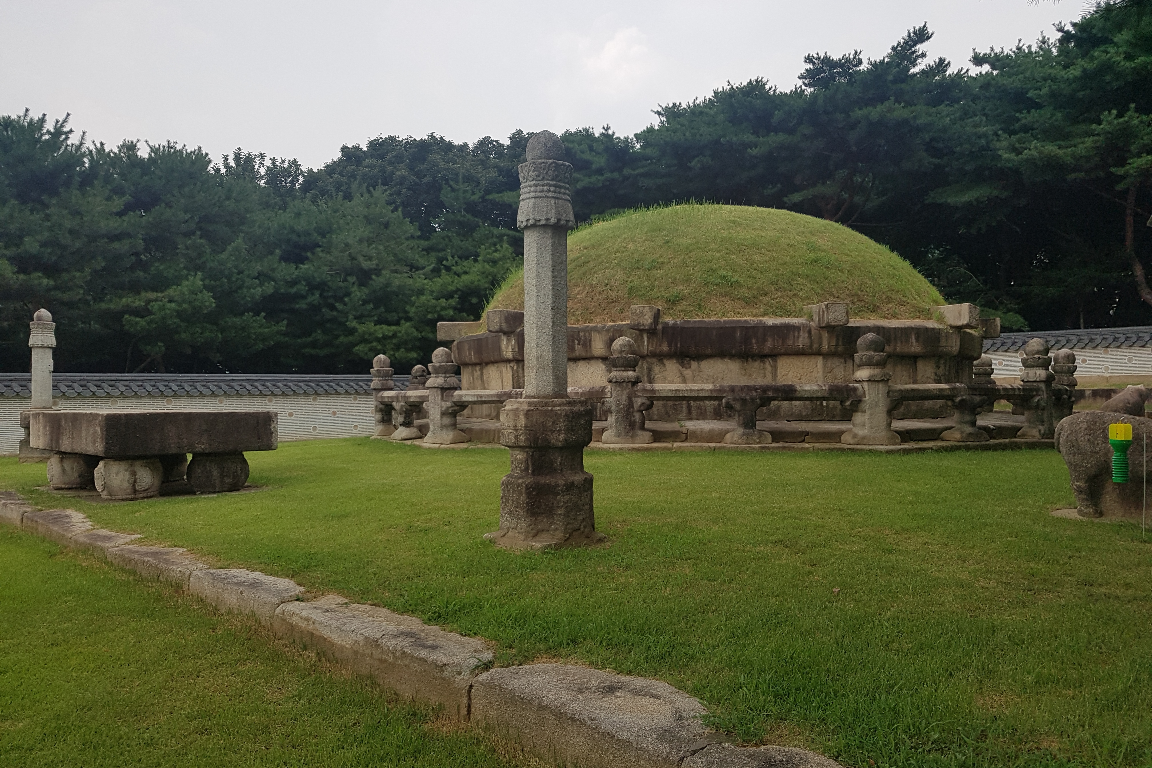 Seolleung and Jeongneung Royal Tombs0 : Seolleung and Jeongneung Royal Tombs where tombs are seen
