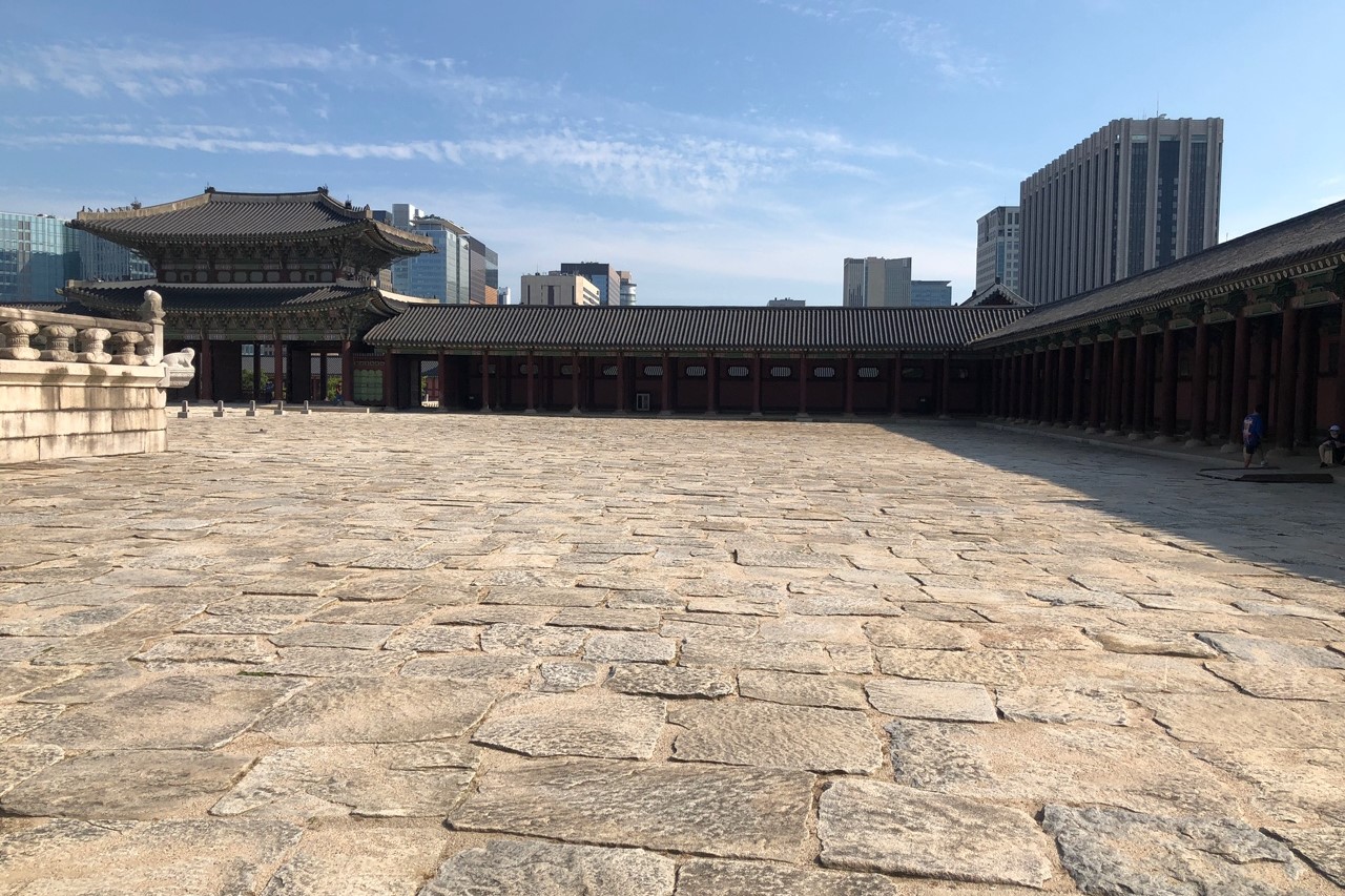 Entryway and Main entrance0 : The ground of Gyeongbokgung Palace where wheelchair and stroller users can find difficulty to move due to the arch stones paved 1
