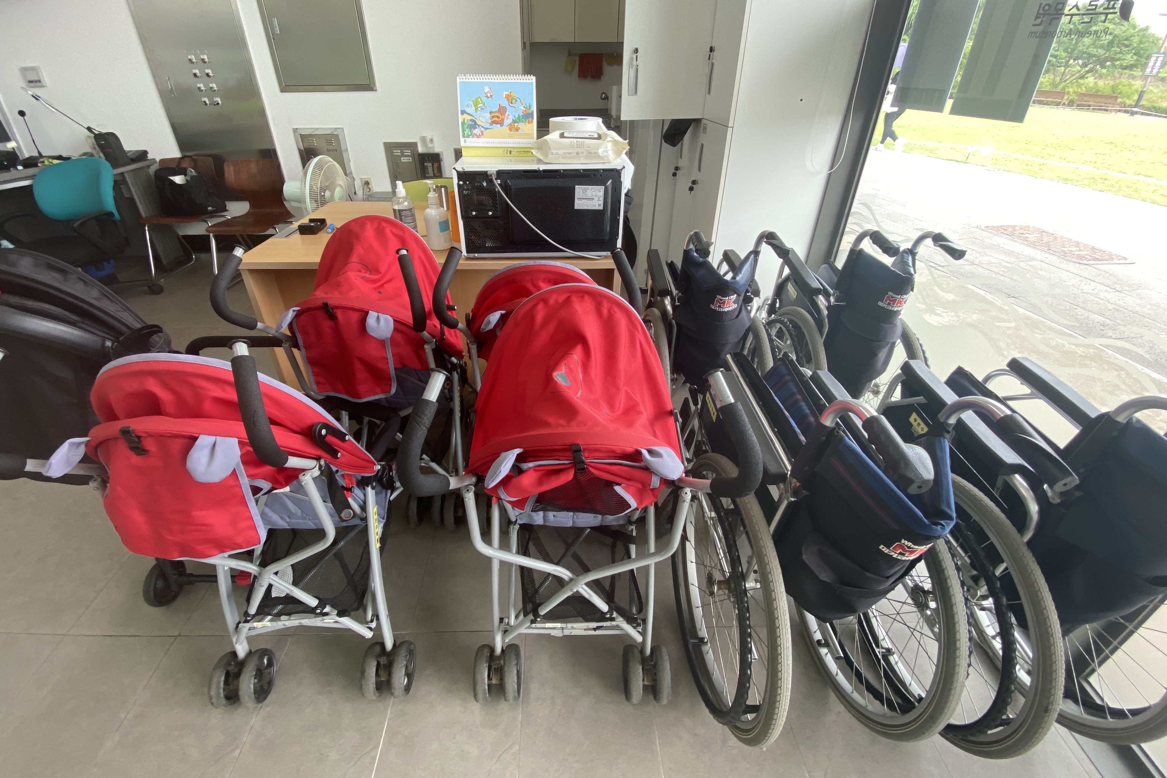 Guide map and information desk0 : Stroller and wheelchair rental place at Pureun Arboretum
