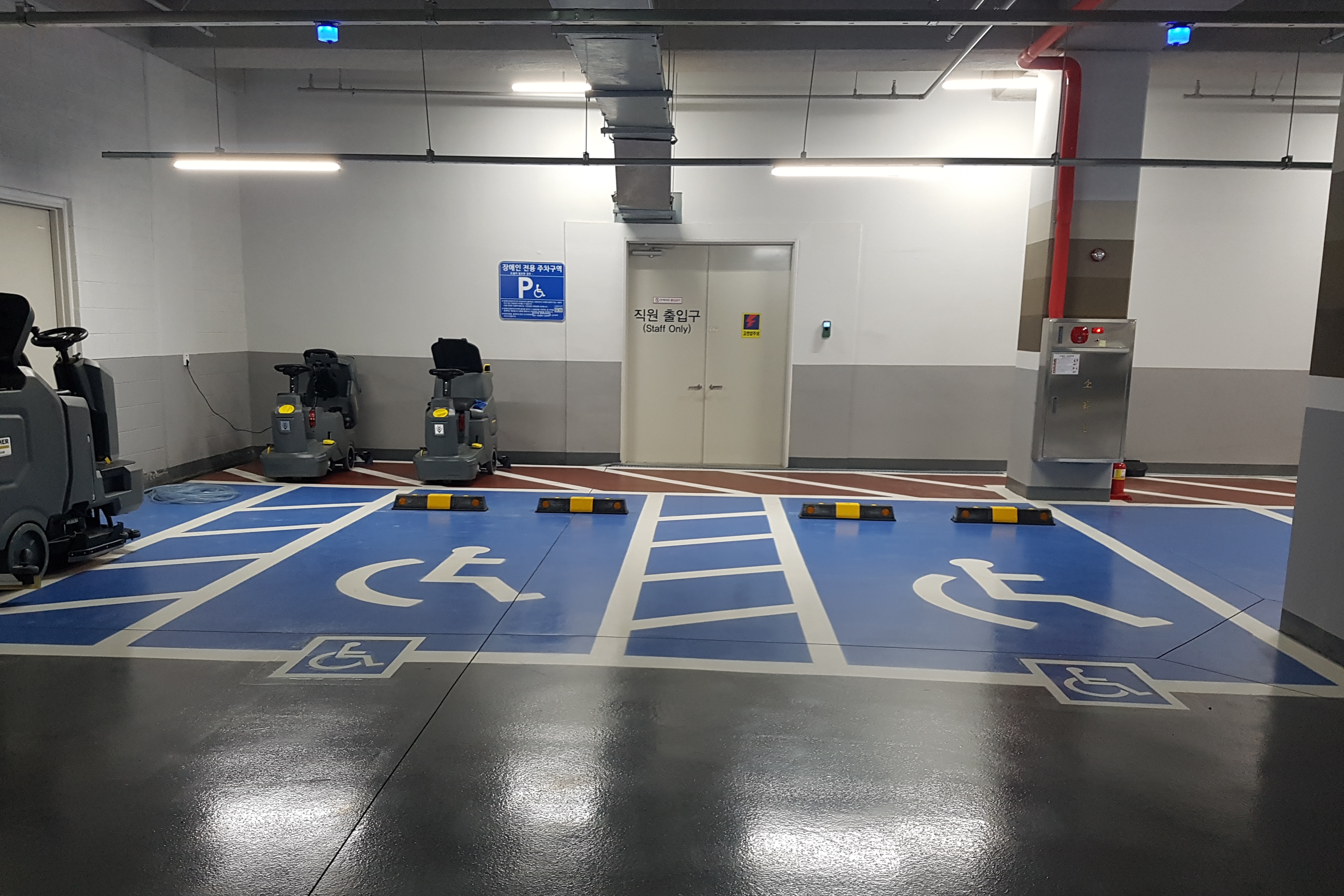 장애인 주차장0 : 국립항공박물관 장애인 주차장 전경