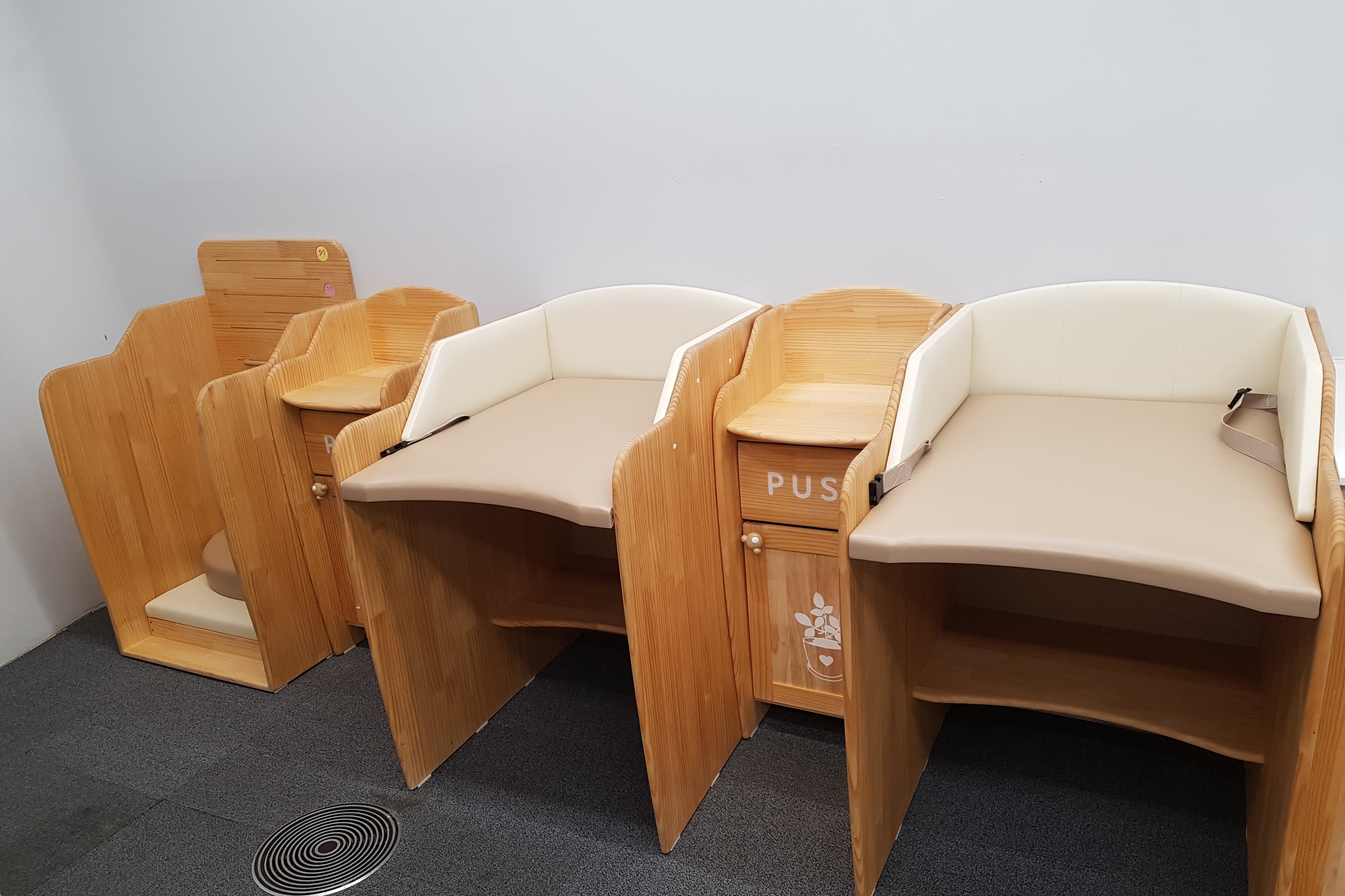 Lounge for families with babies 0 : Diaper changing station in Dongdaemun Design Plaza's nursing room
