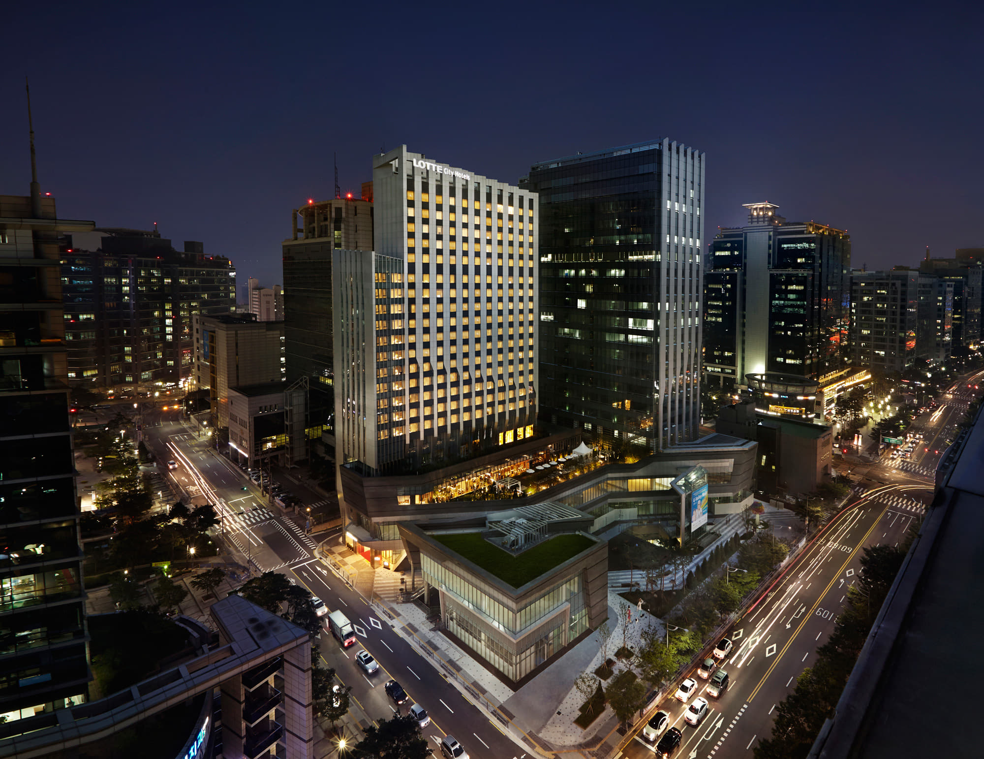 LOTTE City Hotel Guro0 : The night view of the Lotte City Hotel Guro