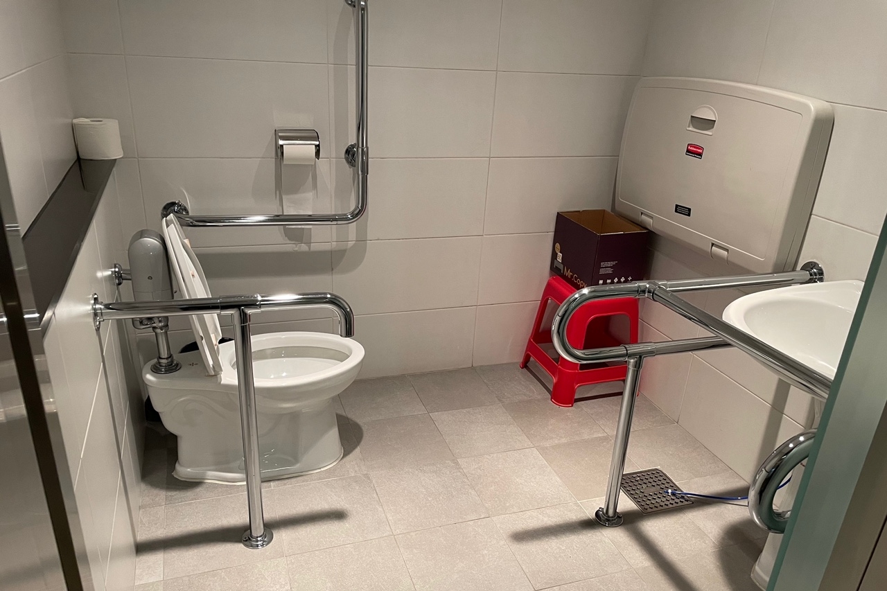 장애인 화장실0 : 농업박물관 장애인화장실 내부 전경