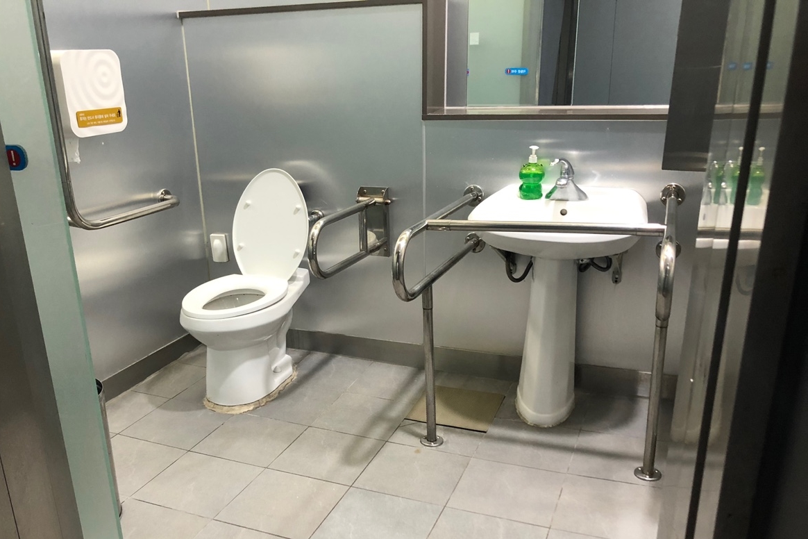 장애인 화장실0 : 세빛섬 장애인화장실 내부 전경