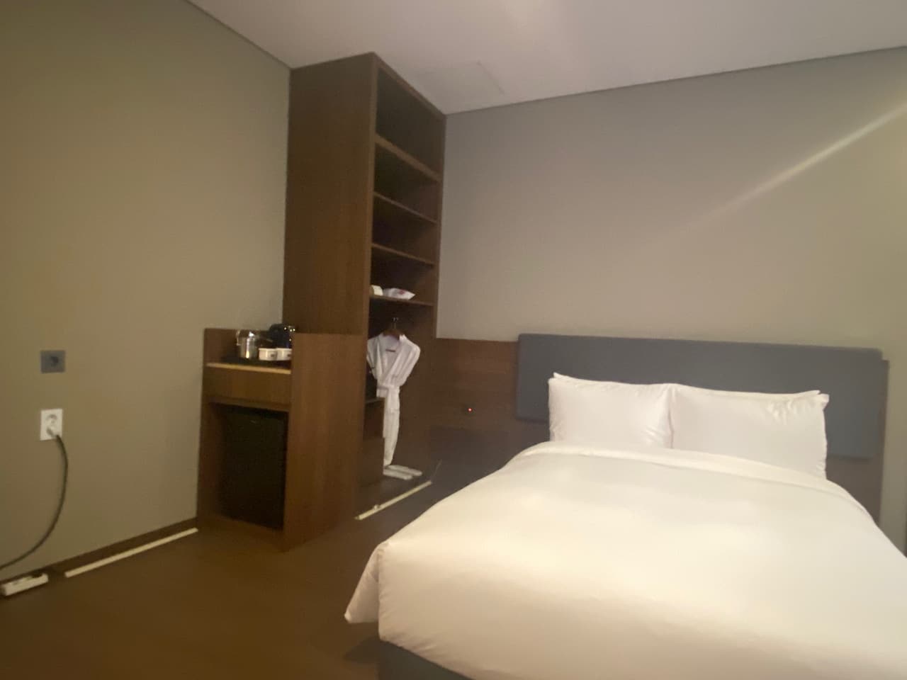 Accessible guestroom0 : A bed and a high wardrobe in the hotel room