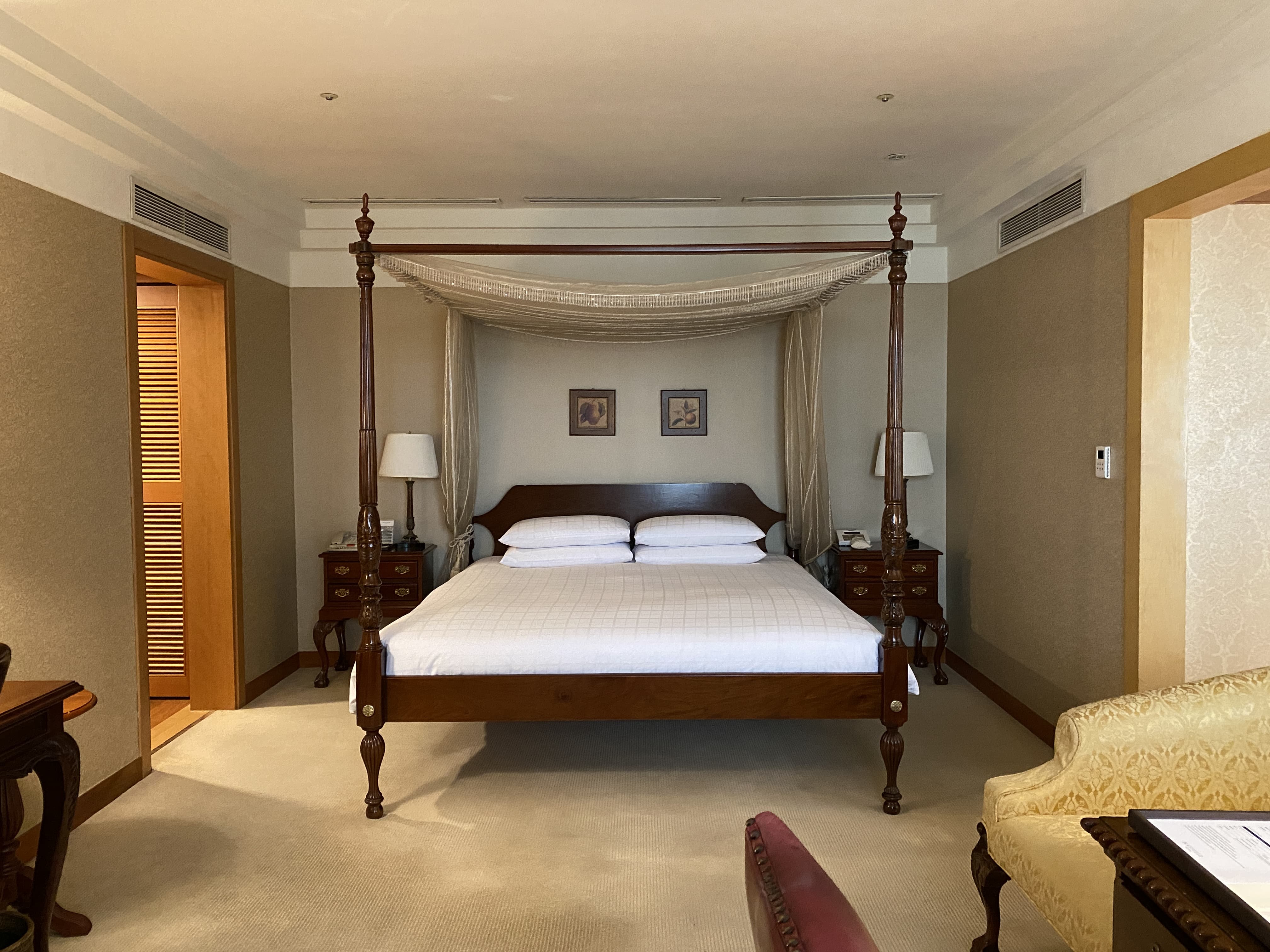 James II Suite guest room0 : A guest room with a wooden framed large bed